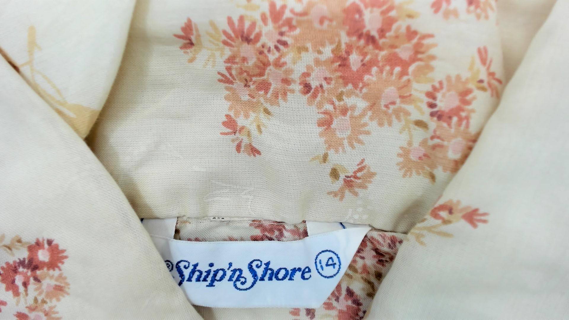 70s Ship n Shore Floral Button-Up Blouse Cream Peach Blossoms Medium M