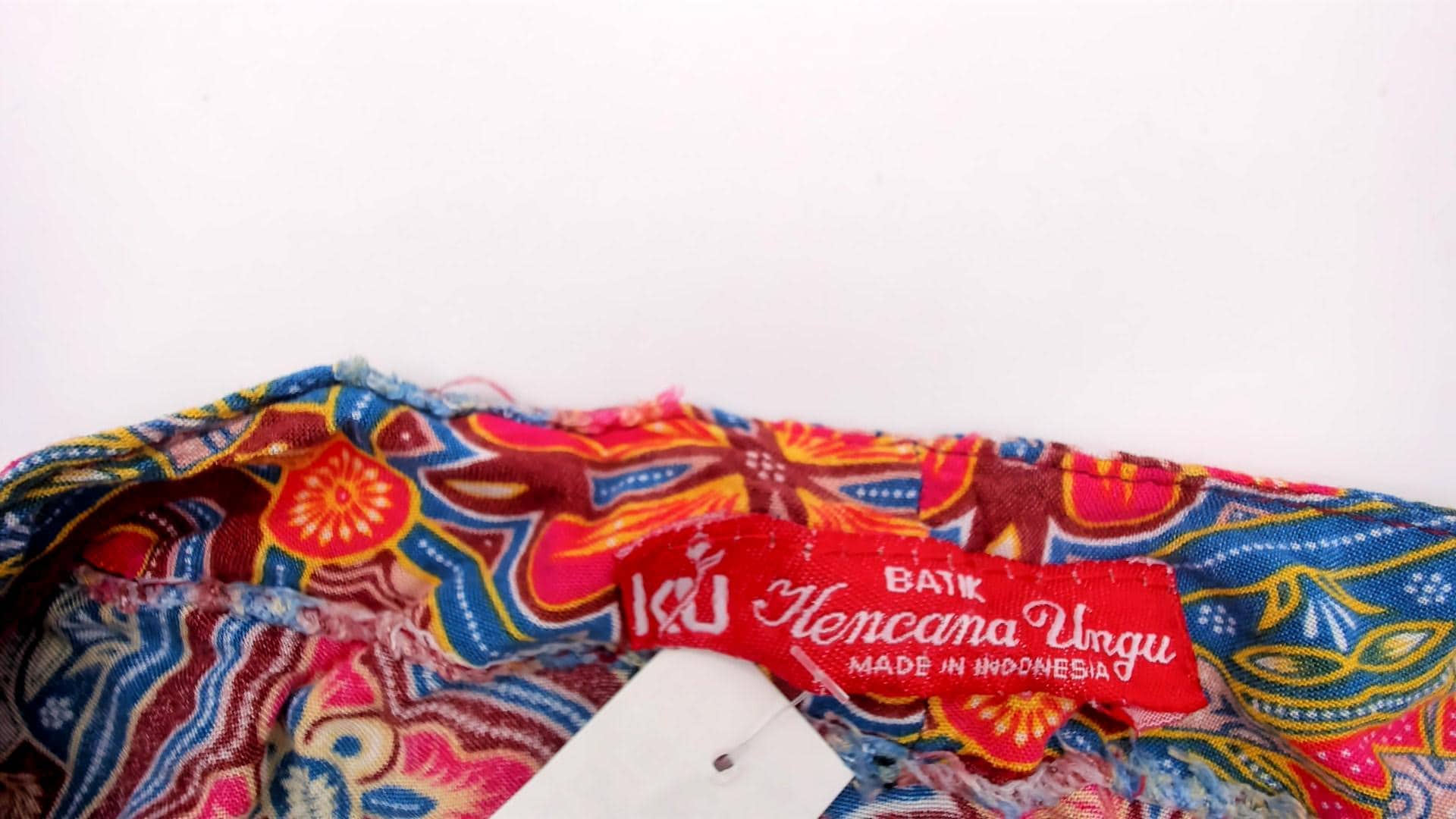 Y2K Batik Blouse Geometric Floral Button Front V Neck Short Sleeve Medium