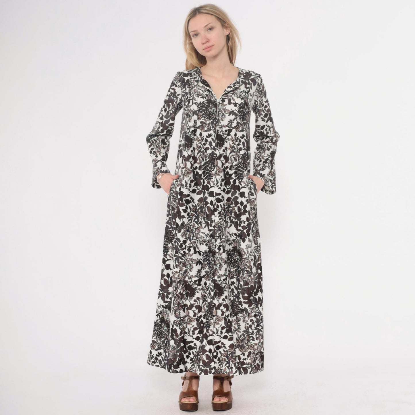 70s Black White Floral Maxi Dress Long Sleeve Botanical Print Round Neck Medium
