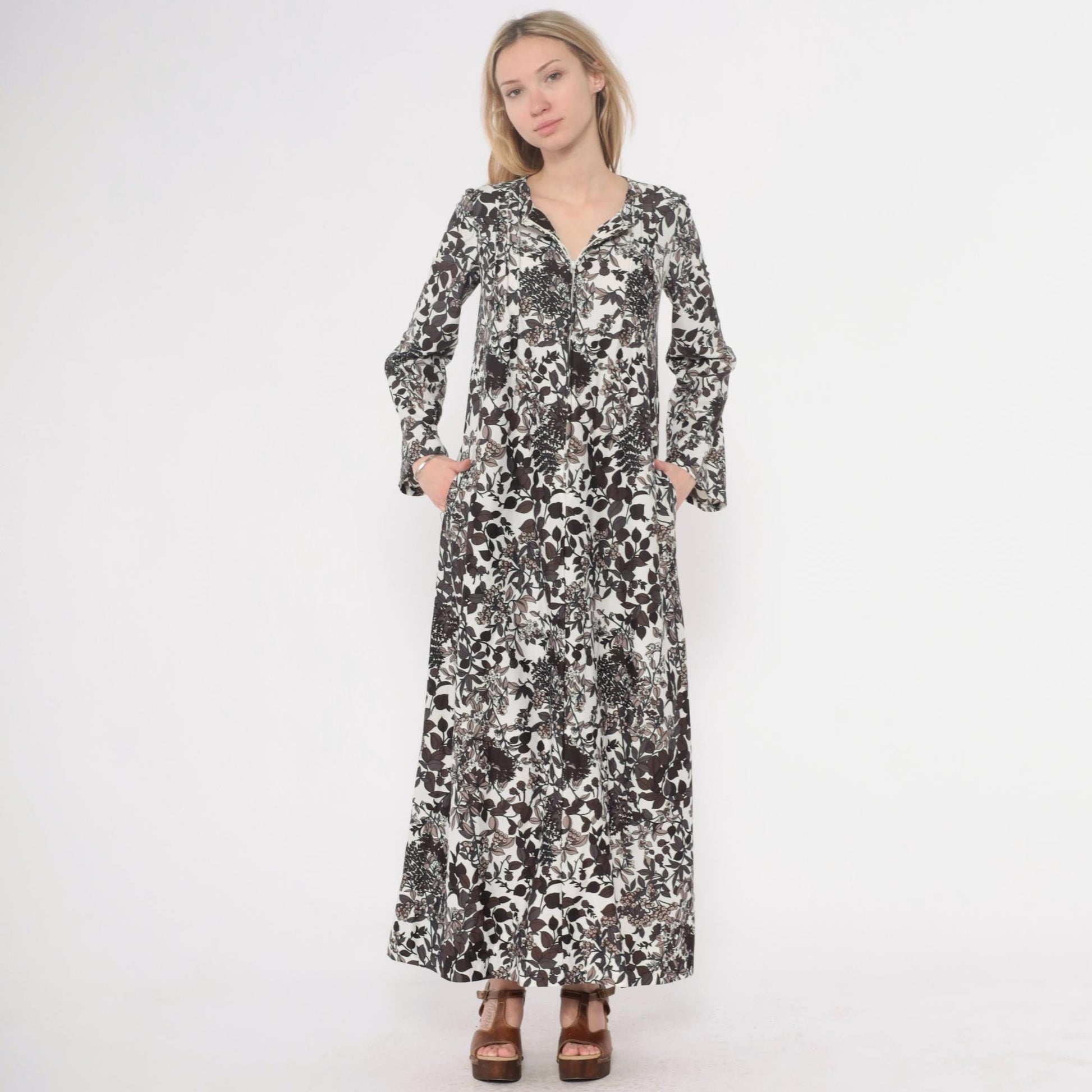 70s Black White Floral Maxi Dress Long Sleeve Botanical Print Round Neck Medium