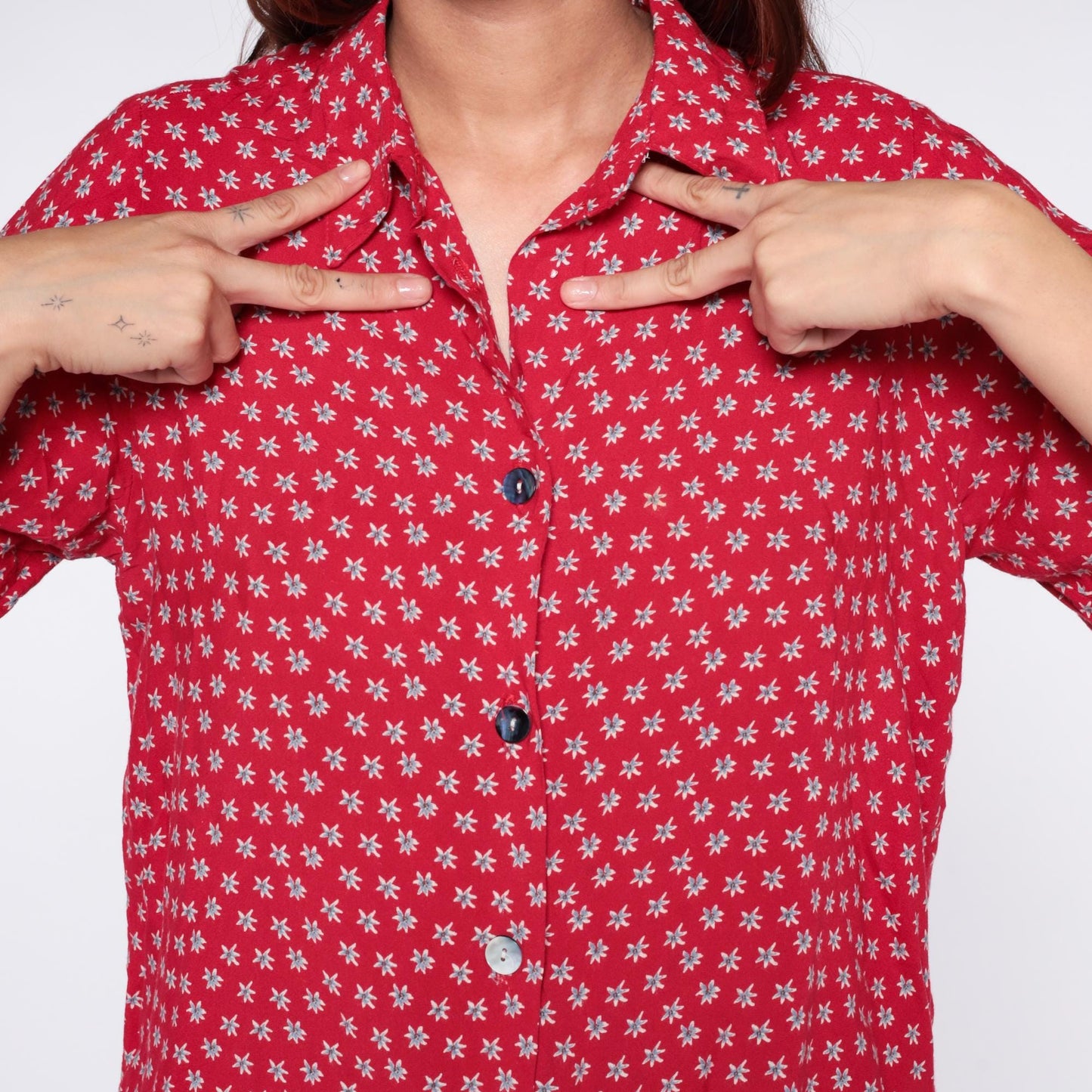 90s Clio Petites Red Floral Button-Down Shirt White Ditsy Print Large
