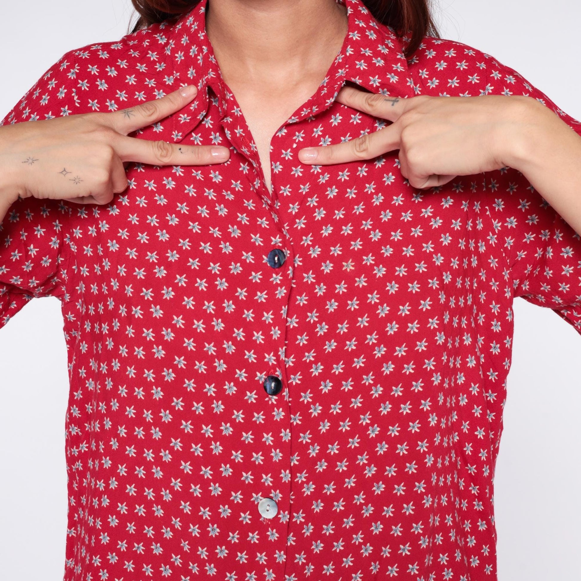 90s Clio Petites Red Floral Button-Down Shirt White Ditsy Print Large