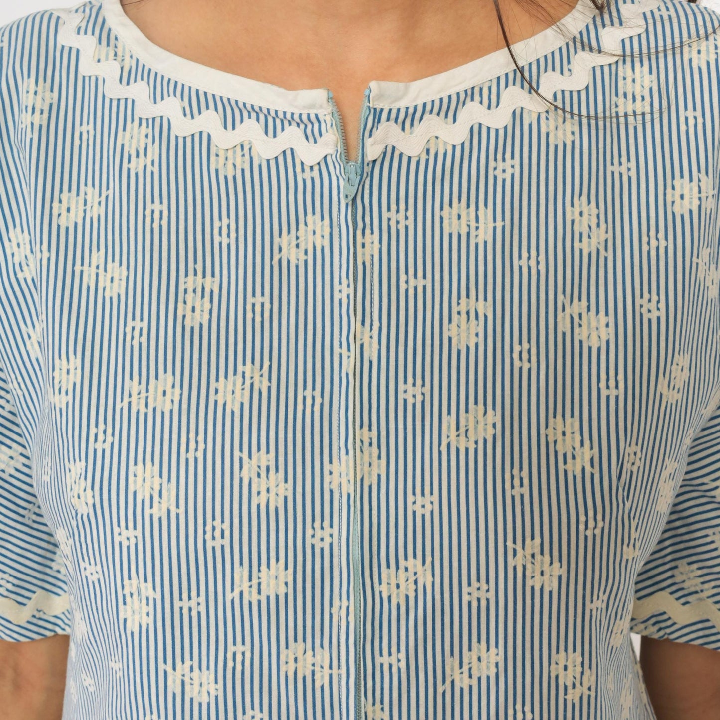 60s Blue White Striped Shift Dress Floral Embroidered Scalloped Trim Medium