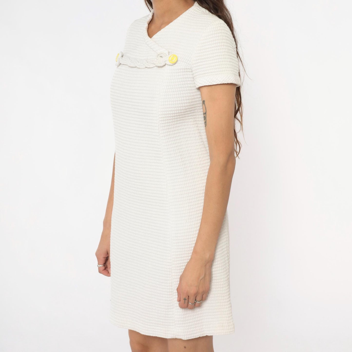 60s White Waffle Knit Shift Dress V-Neck Braided Trim Yellow Buttons Small