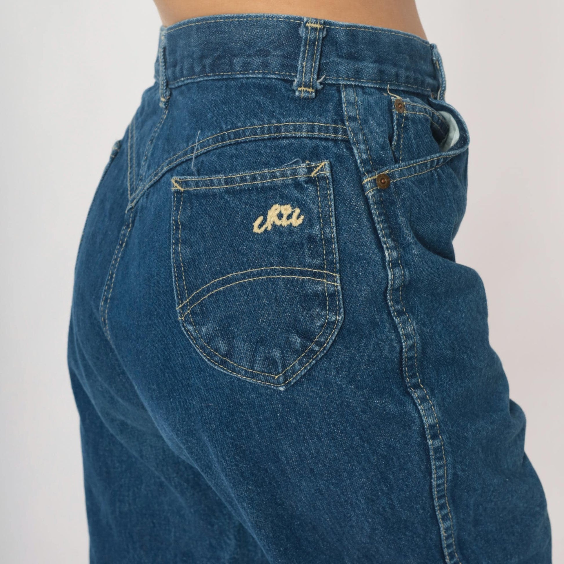 80s High Waisted Straight Leg Jeans Medium Wash Denim Chic Logo Extra Large XL