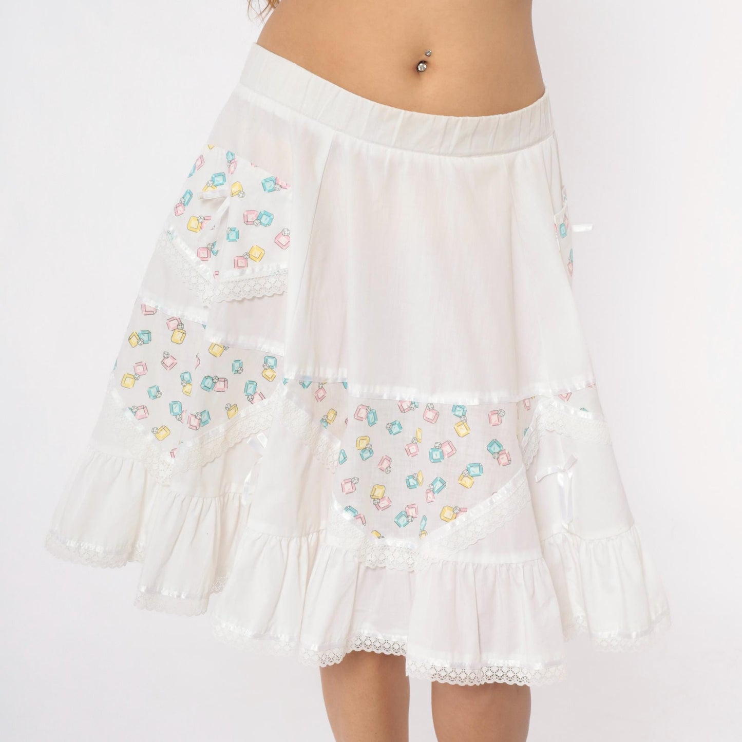 80s Fashions by Bettye White Tiered Mini Skirt Pastel Geometric Lace Trim Medium
