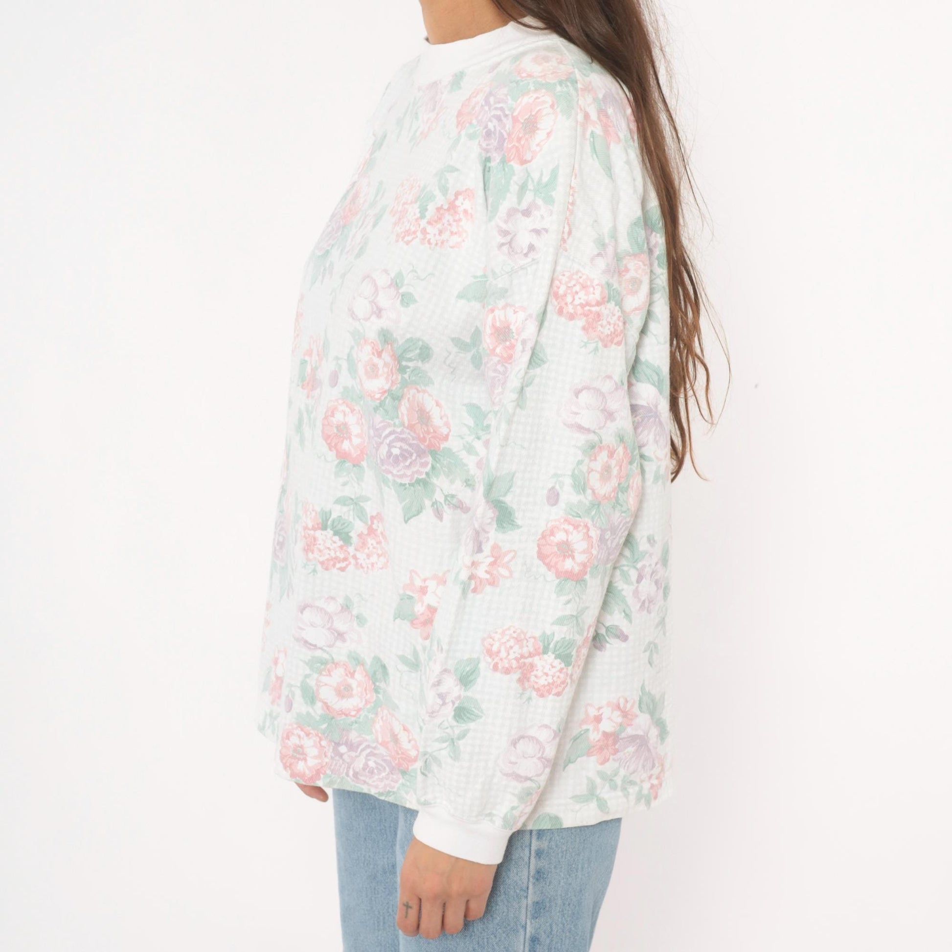 90s Floral Crewneck Sweatshirt Pink Lavender Rose Print White Medium