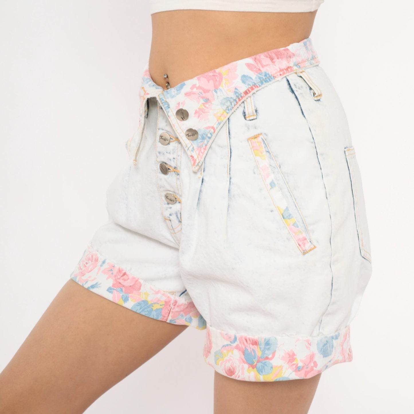 90s Traffic Acid Wash Denim Shorts Floral Yoke High Rise Pleated Medium M