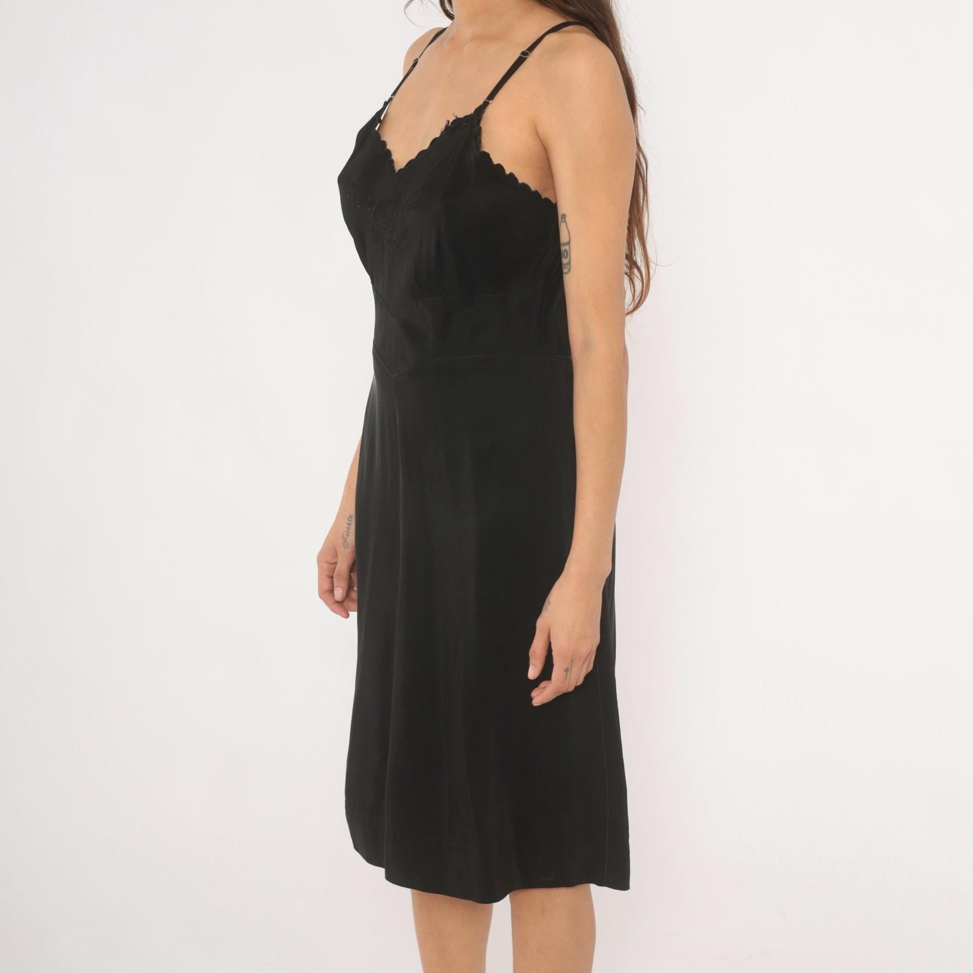 1950s Black Slip Dress Scalloped Lace Trim Embroidered Floral Bodice Medium M