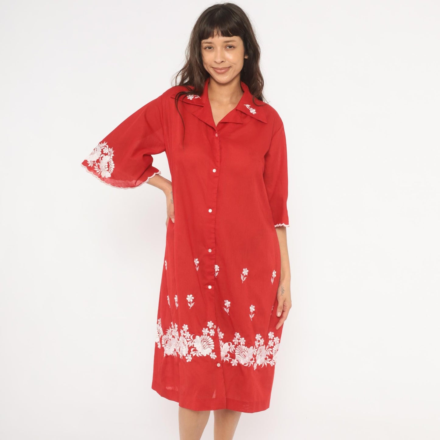 70s Red Floral Embroidered Shirt Dress White Cotton Button Front Knee Length Large L