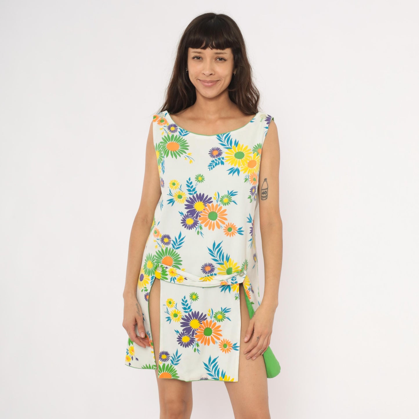 70s Daisy Print Sleeveless Shift Dress White Floral Mini Scoop Neck Small