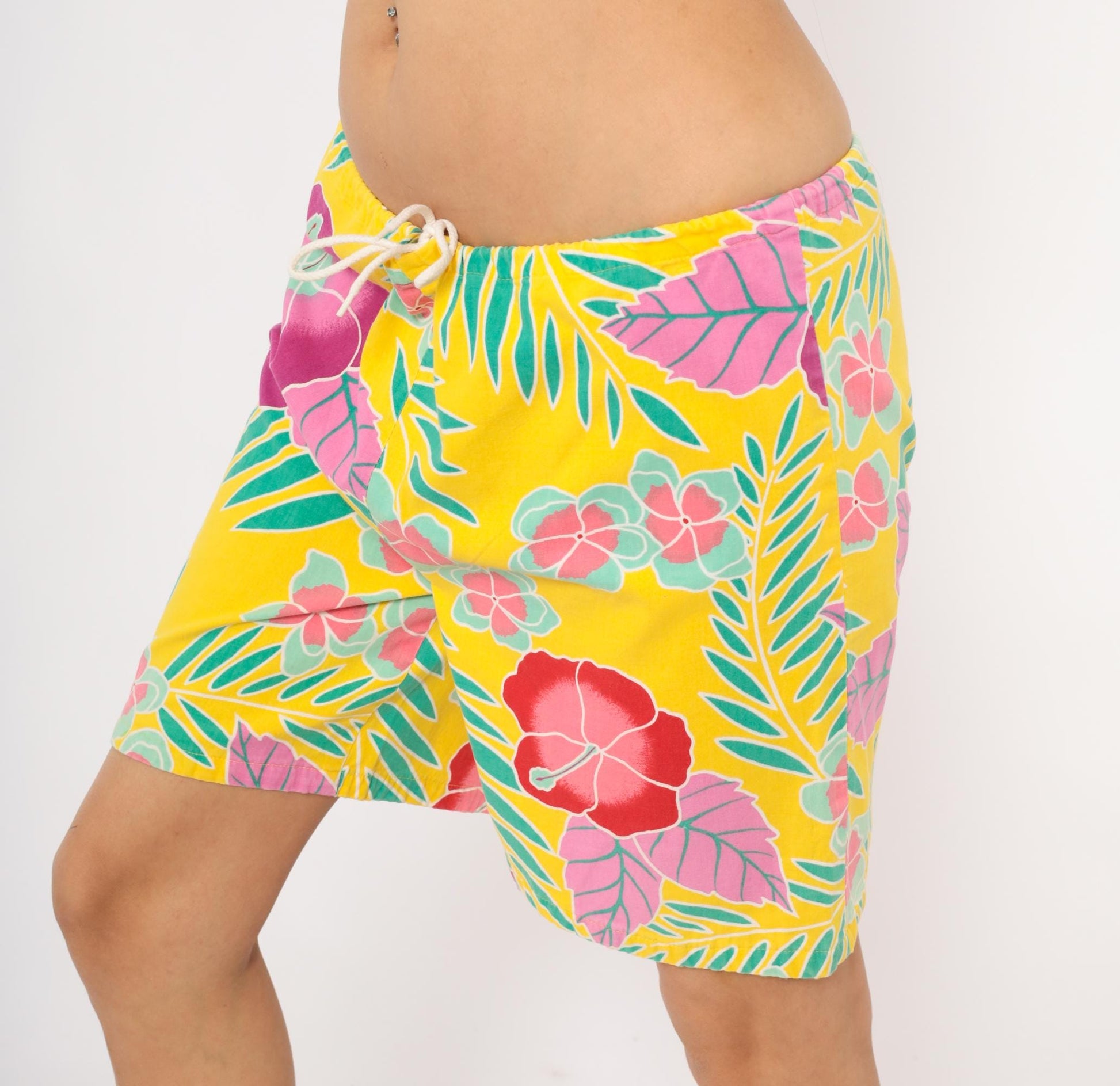 90s Beach Scene Hawaiian Board Shorts Yellow Tropical Floral Cotton Medium
