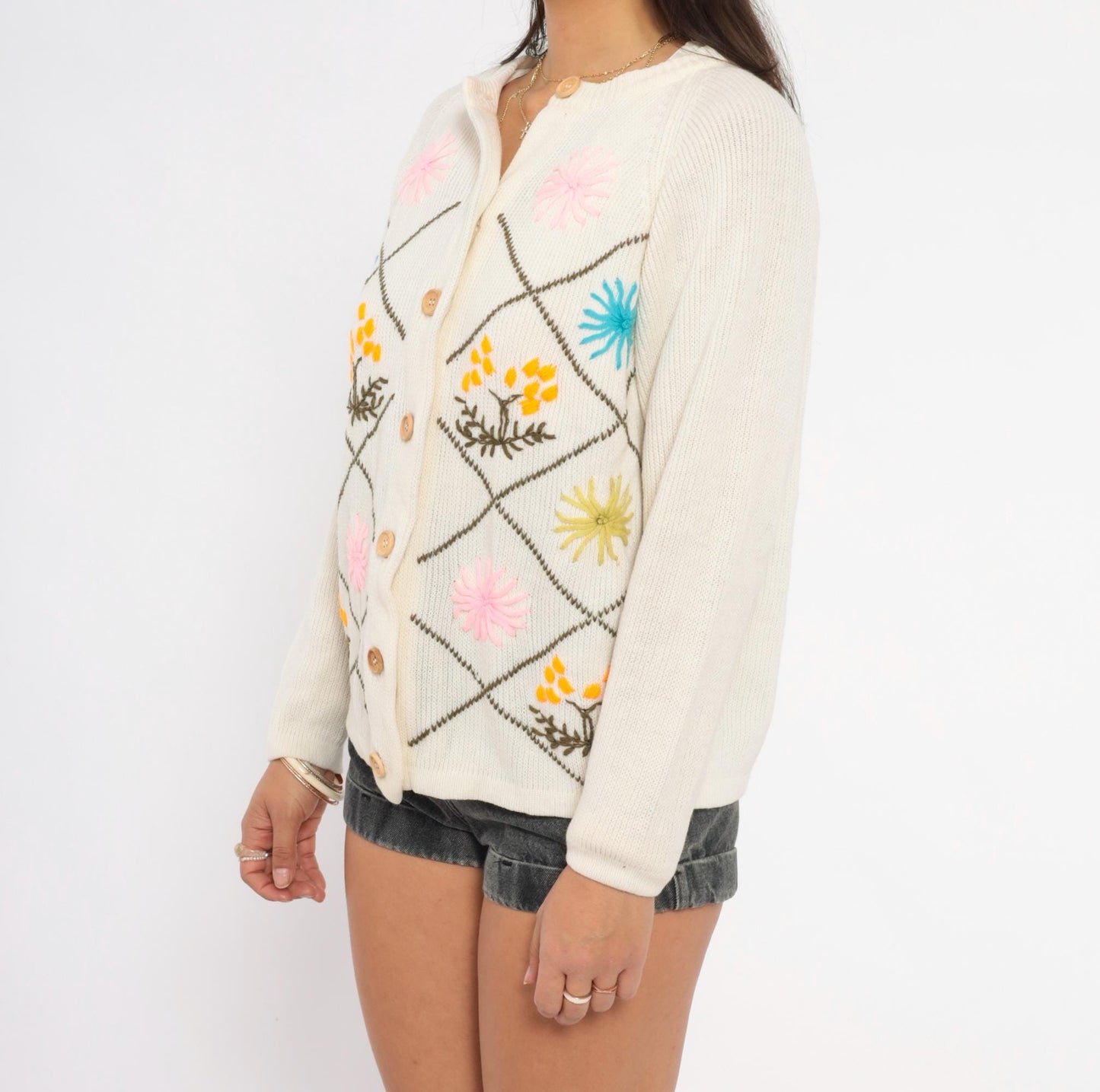 60s Embroidered Floral Cardigan Cream Knit Raglan Wooden Buttons Medium