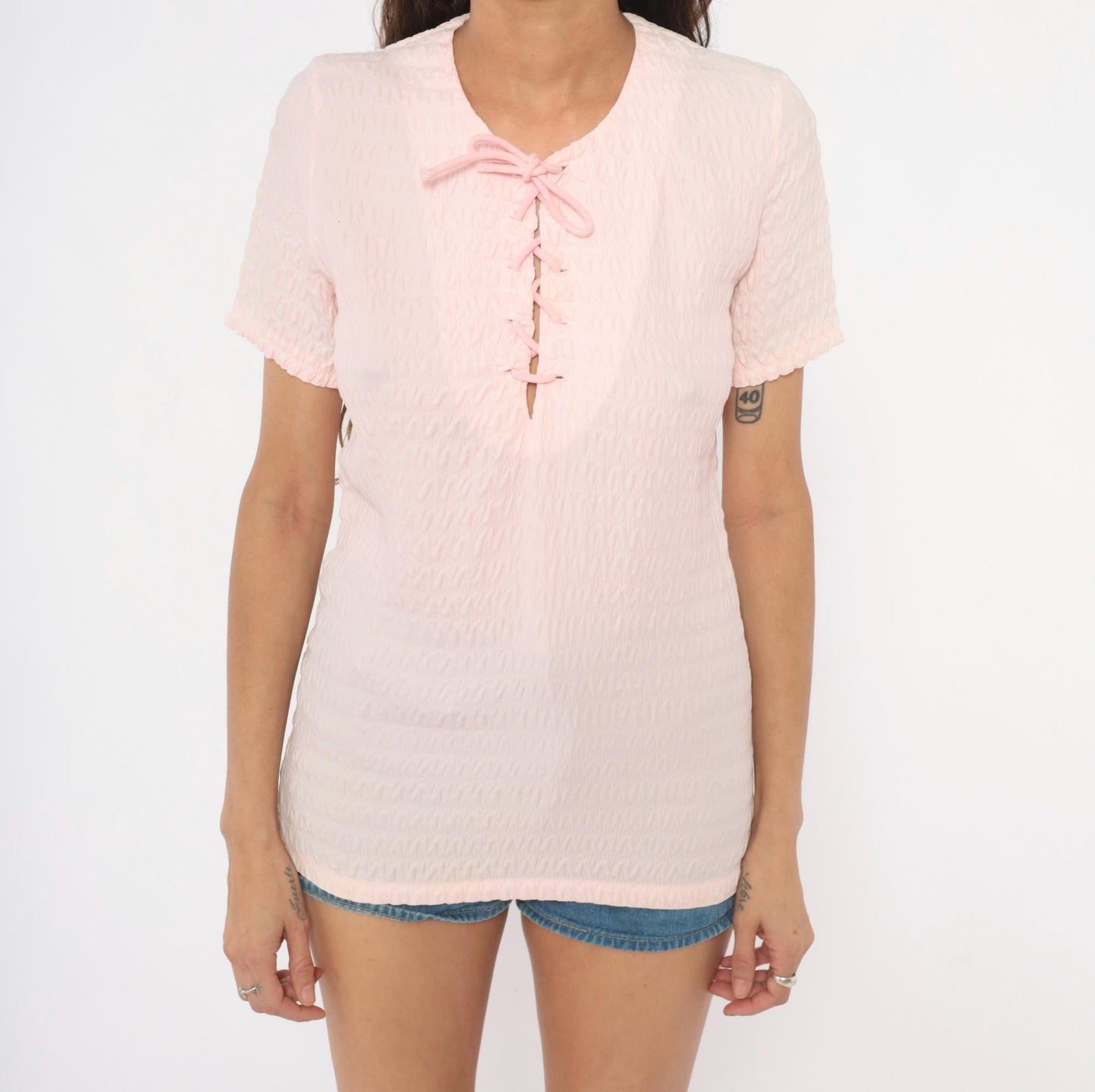 70s Pink Lace-Up Blouse V-Neck Seersucker Crinkle Short Sleeve Medium