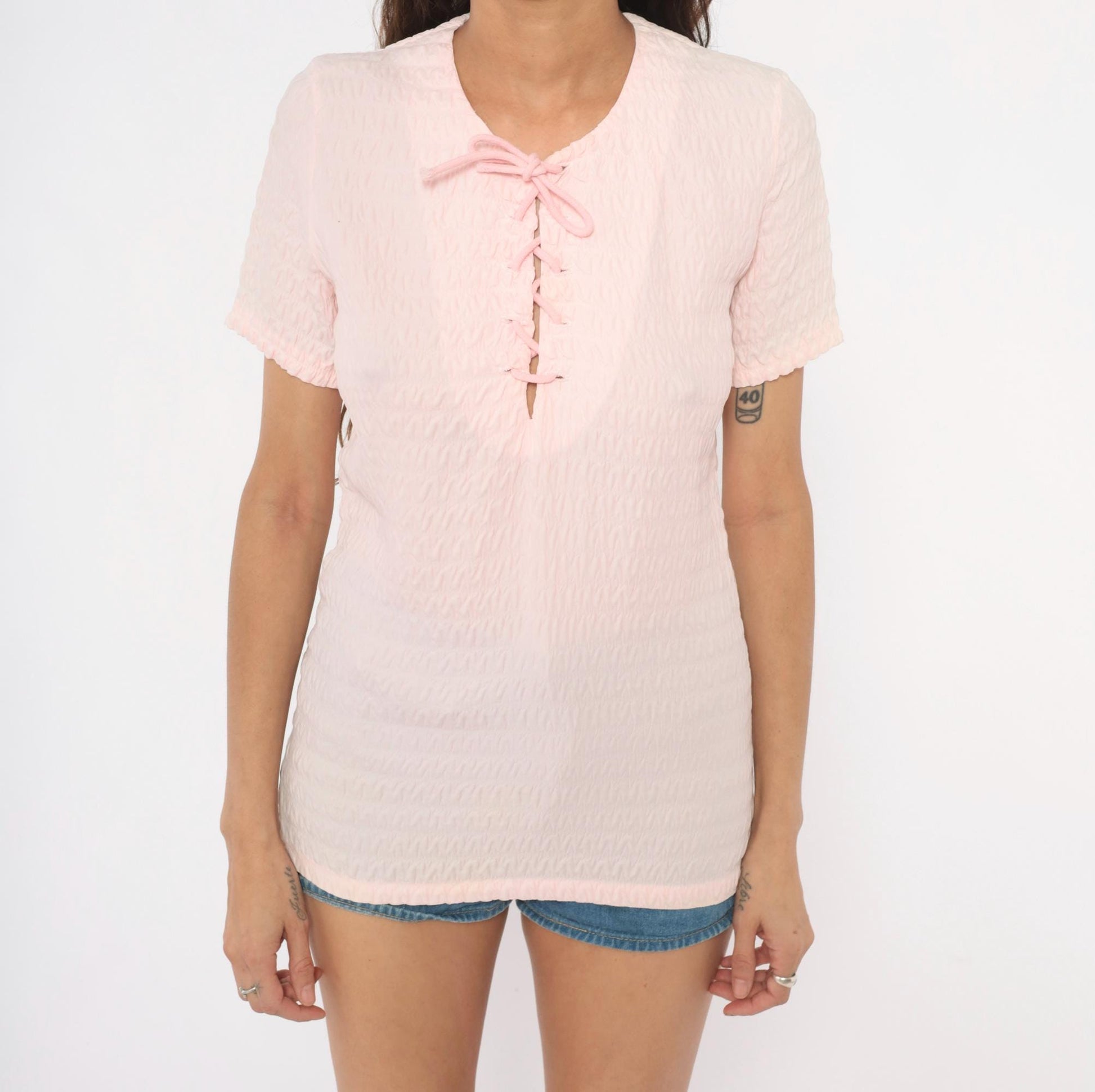 70s Pink Lace-Up Blouse V-Neck Seersucker Crinkle Short Sleeve Medium