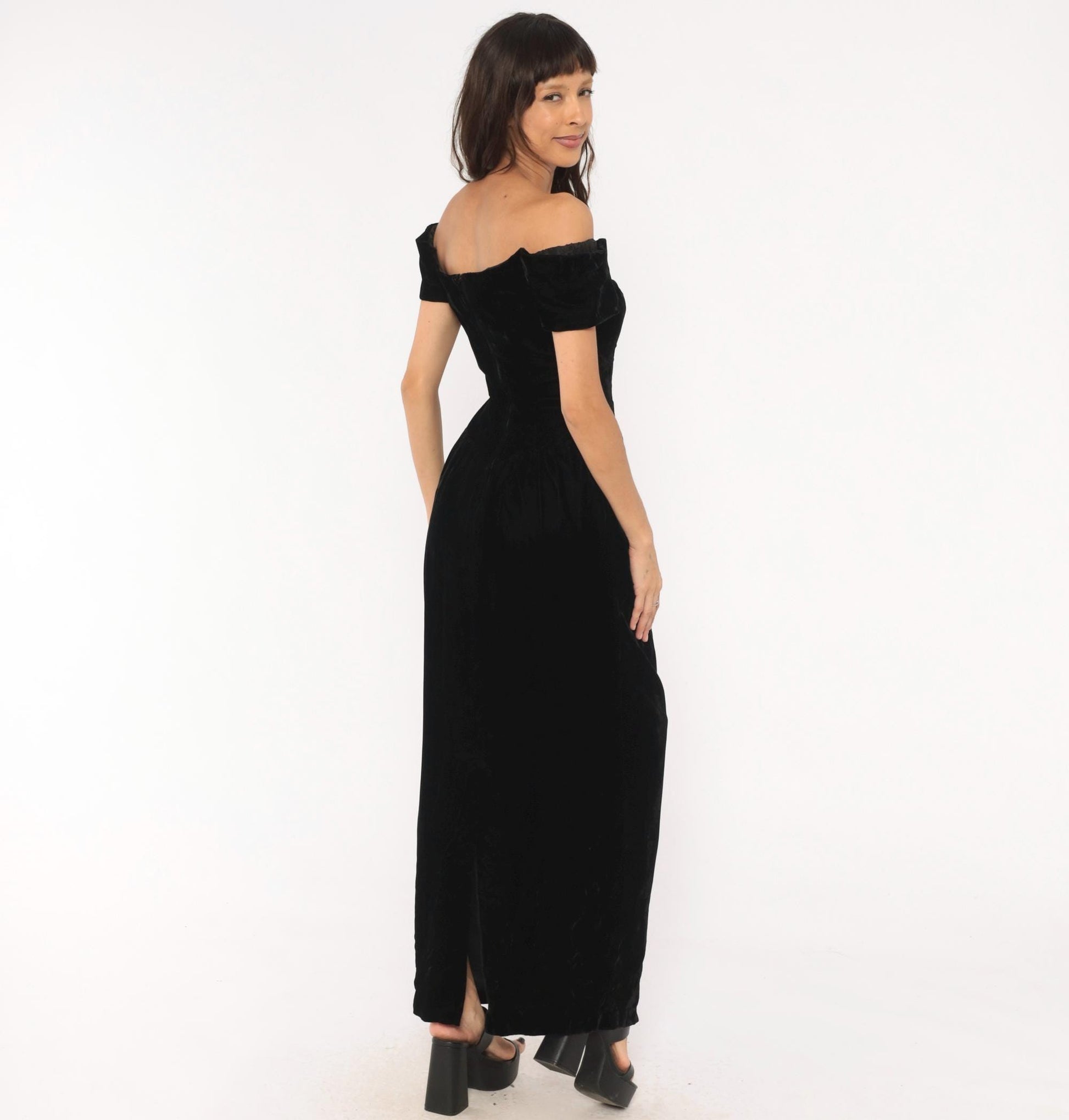 90s Black Velvet Maxi Gown Off-Shoulder Sweetheart Neckline Small S