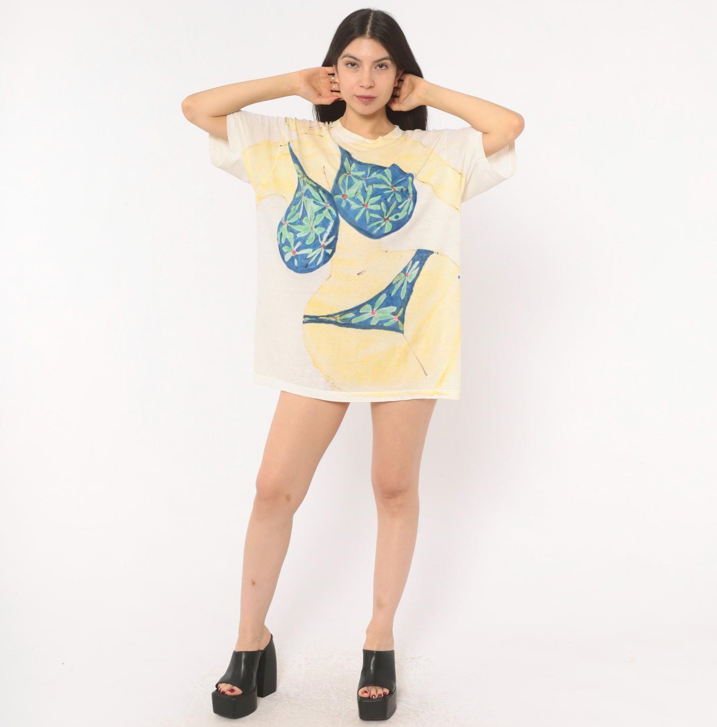 80s Hand-Painted Bikini Woman Tropical Cocktail Graphic Tee Cream Small