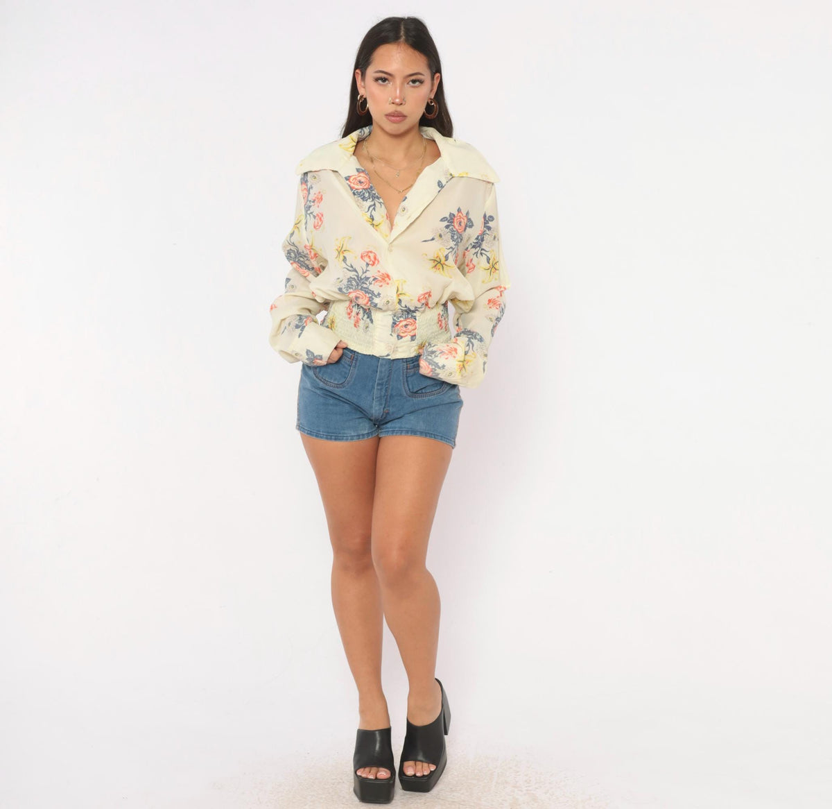 70s Cream Floral Blouse Pointed Collar Button Front Smocked Waist Medium