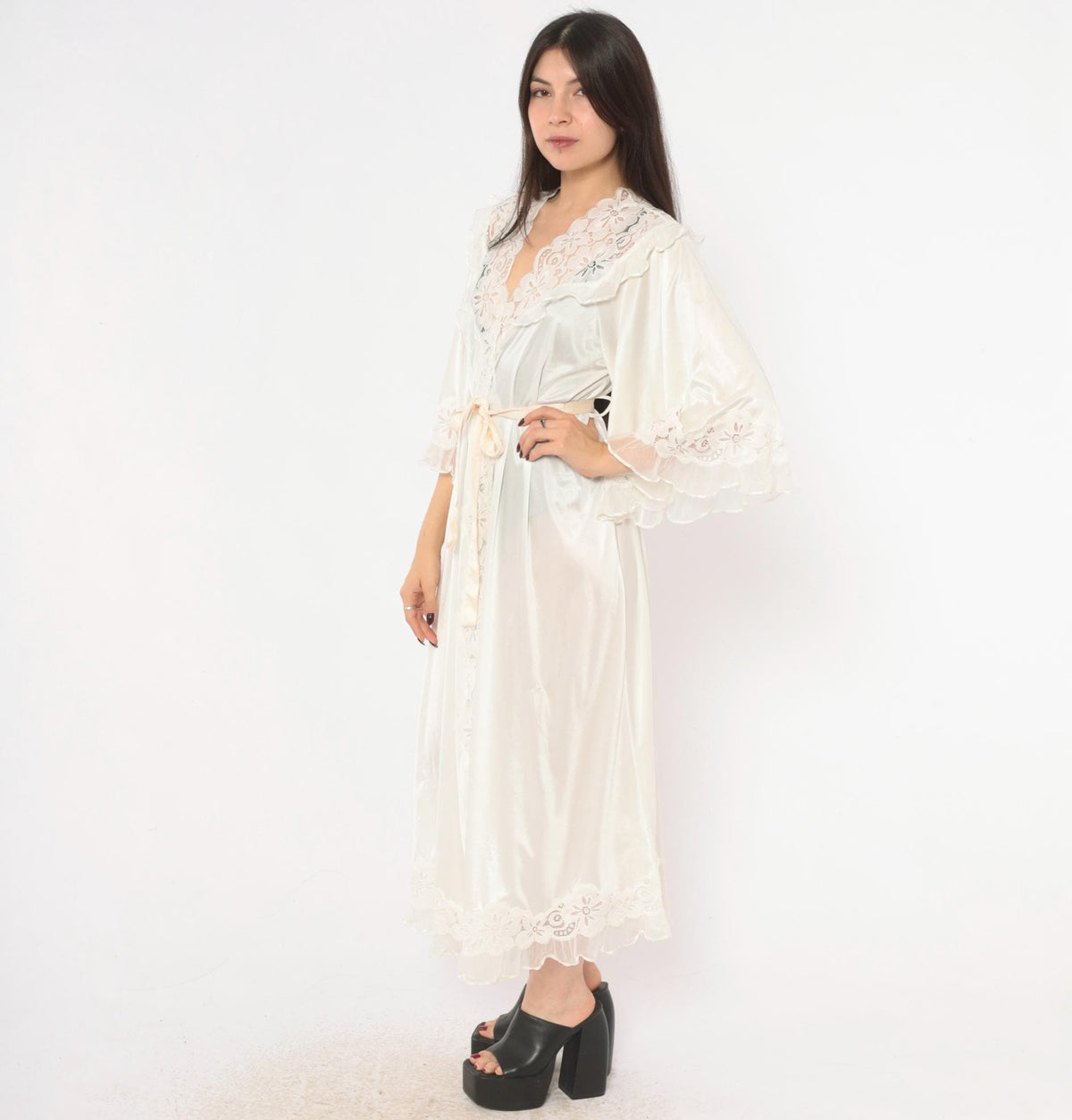 80s White Lace Peignoir Robe Bell Sleeve Floral Yoke Ankle Length Medium