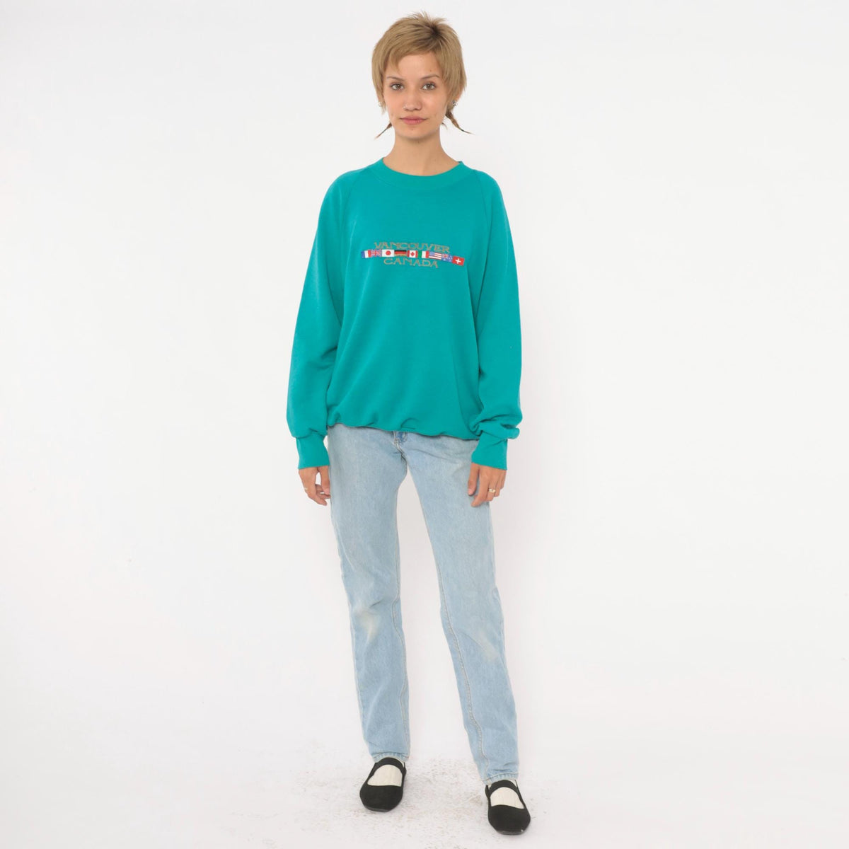 90s Vancouver Canada Sweatshirt Embroidered World Flags Teal Raglan Medium M