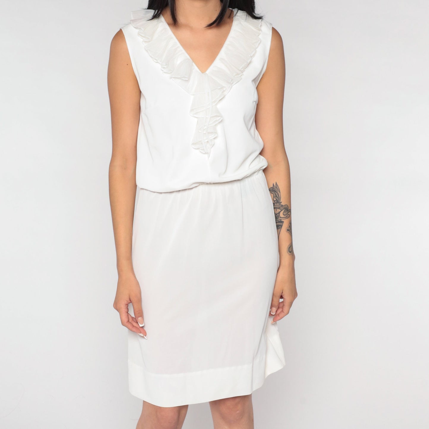 70s White Mini Dress V-Neck Ruffled Bodice Sleeveless High Waist Small