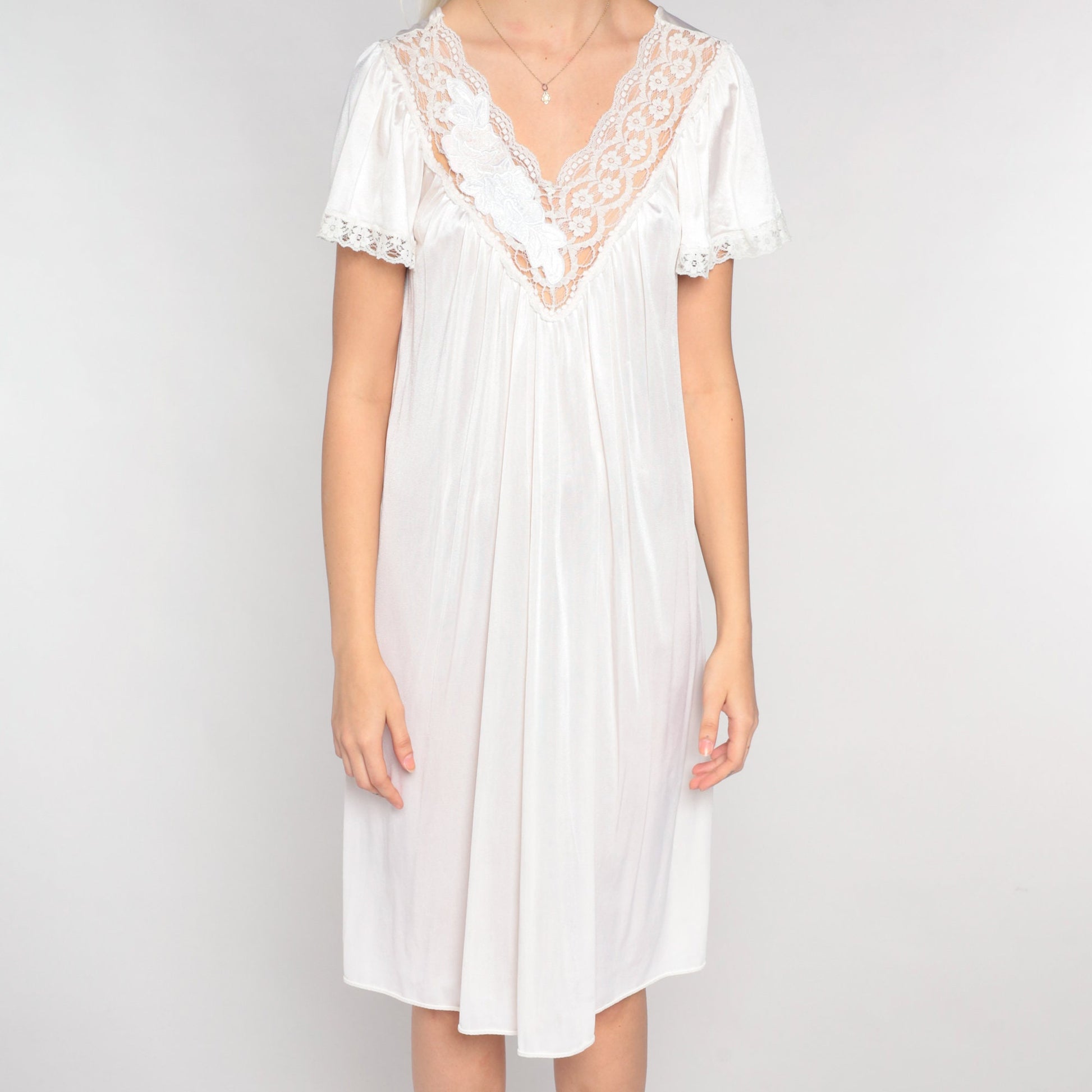 80s White Lace Nightgown Floral Trim V-Neck Short Sleeve Knee Length Medium