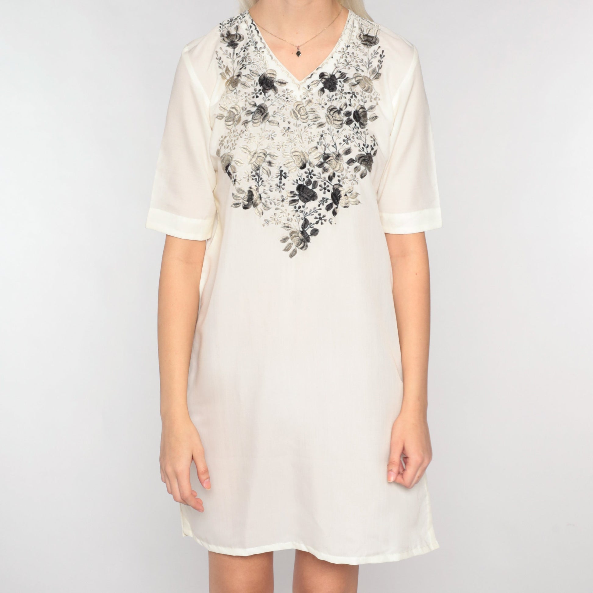 90s Floral Embroidered Mini Dress Off-White V-Neck Short Sleeve Extra Small