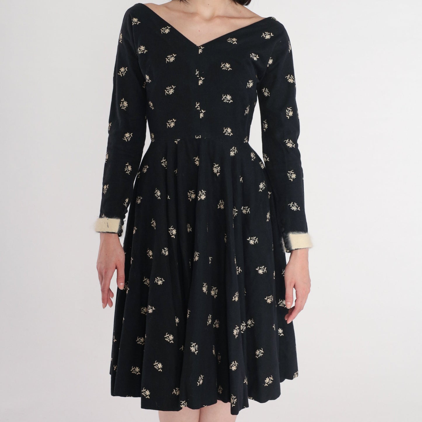 1950s Black Wool Floral Embroidered Midi Dress High Waist Long Sleeve Small S