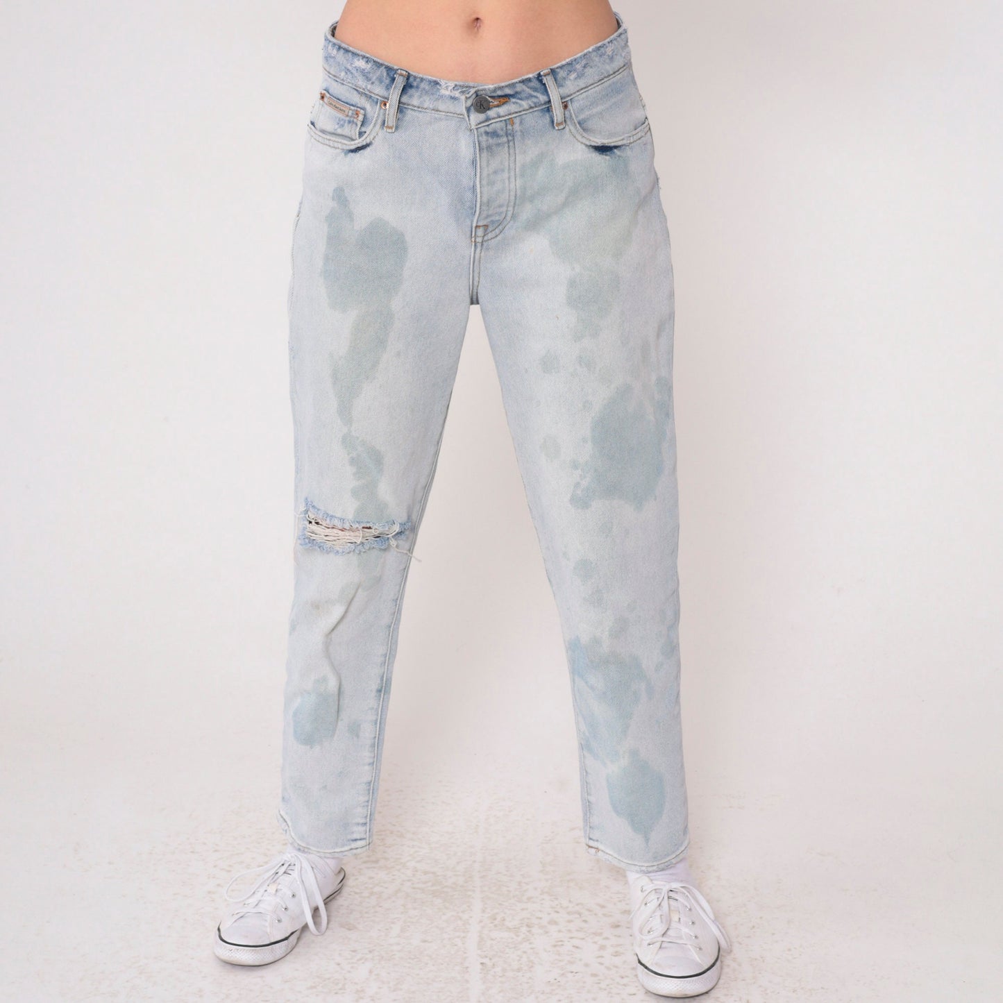 00s Calvin Klein Light Blue Bleach Splattered Ripped Knee Jeans Medium