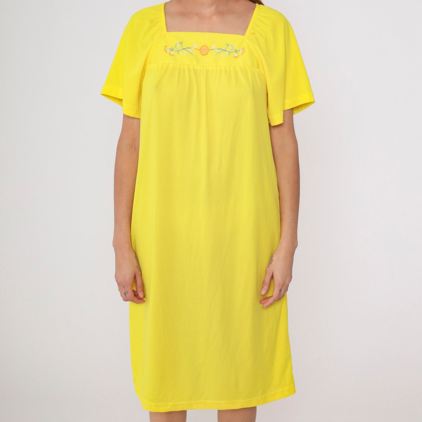 90s Yellow Floral Embroidered Midi Dress Short Sleeve Pockets Small S