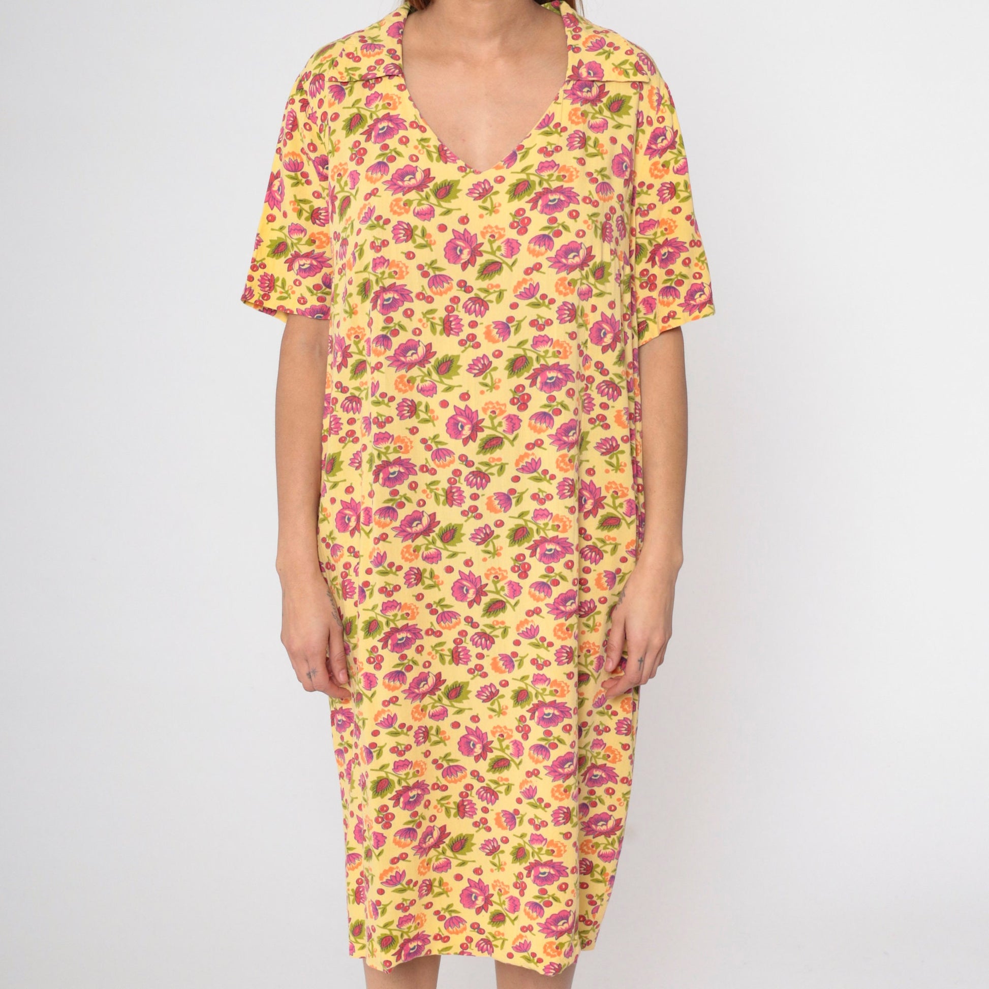 70s Yellow Floral Shift Dress Berry Print Collar V-Neck Knee Length Medium Large