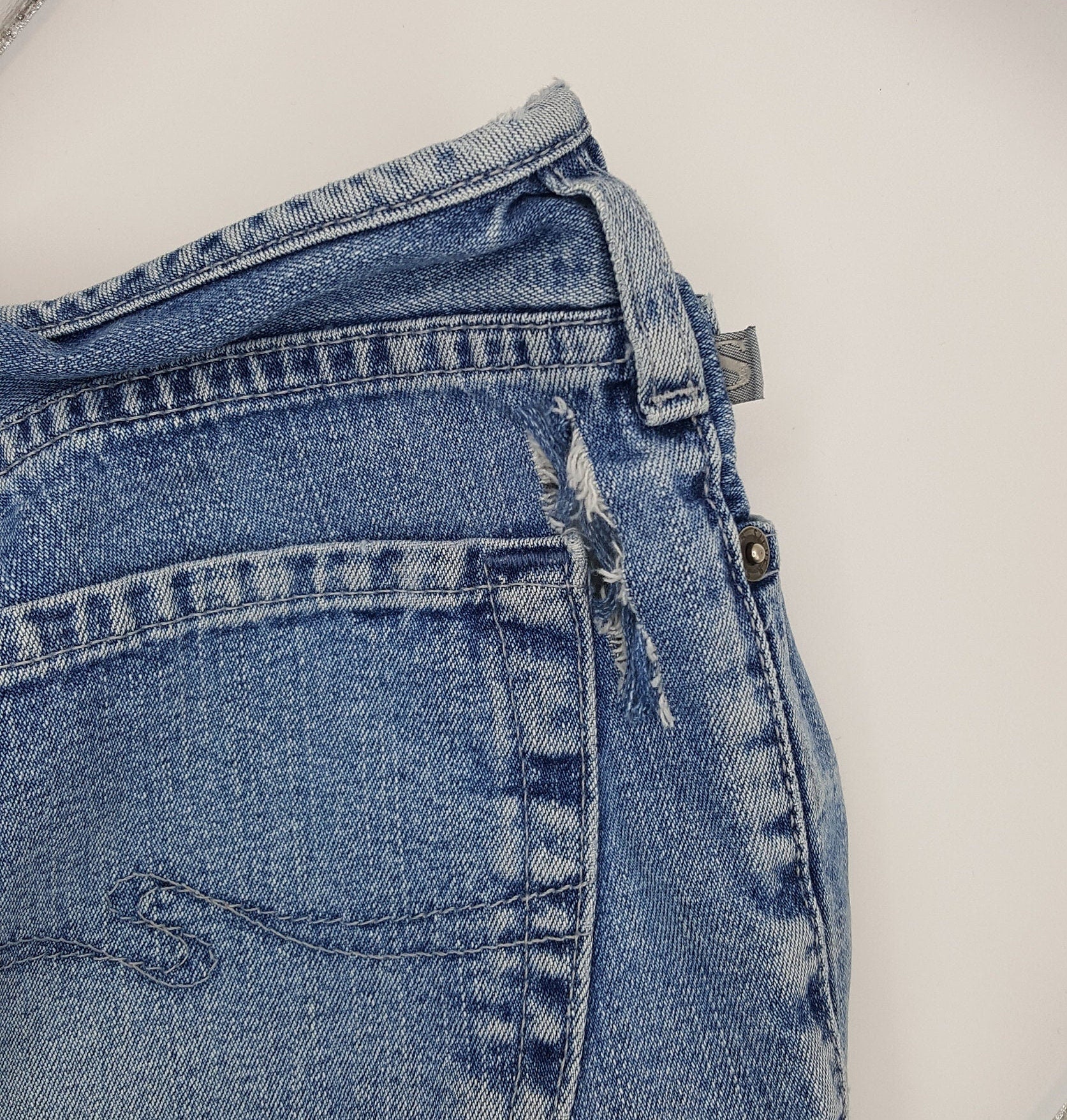 Y2K Silver Jeans Blue Denim Shorts Mid Rise Small 27