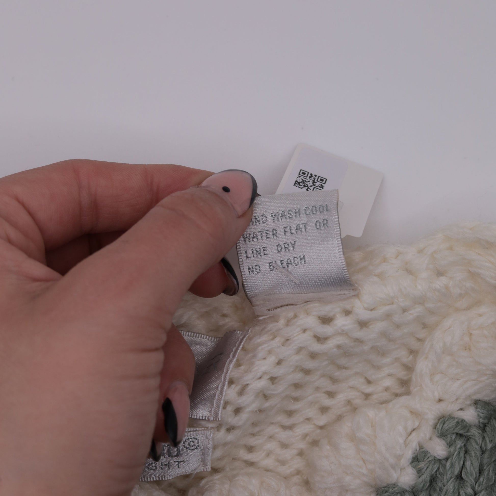 90s Casual Corner Hand-Knit Floral Sweater Cream Green Pink Large
