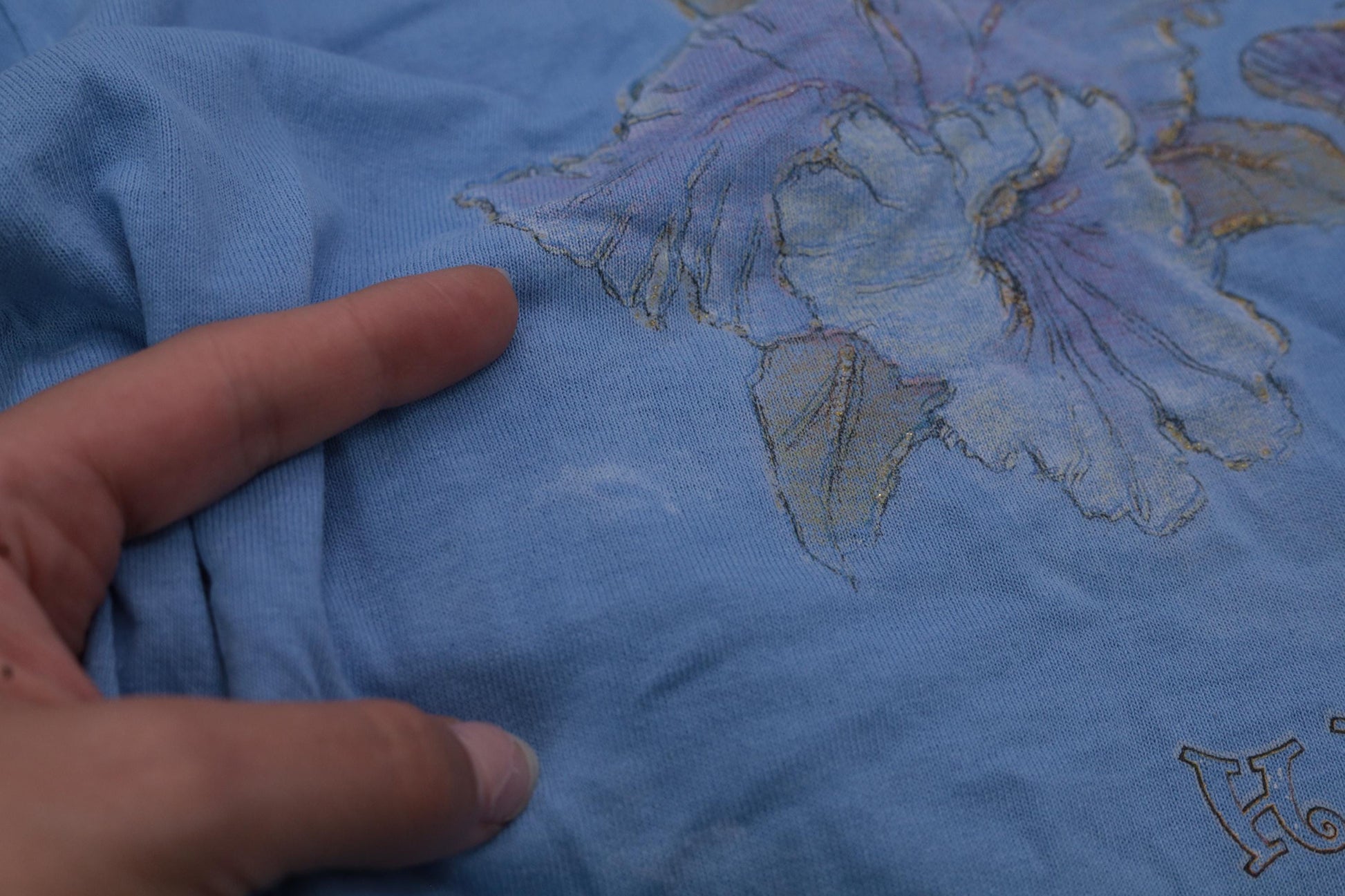 90s Hawaii Butterfly T-Shirt Light Blue Gold Glitter Graphic Tee Small S