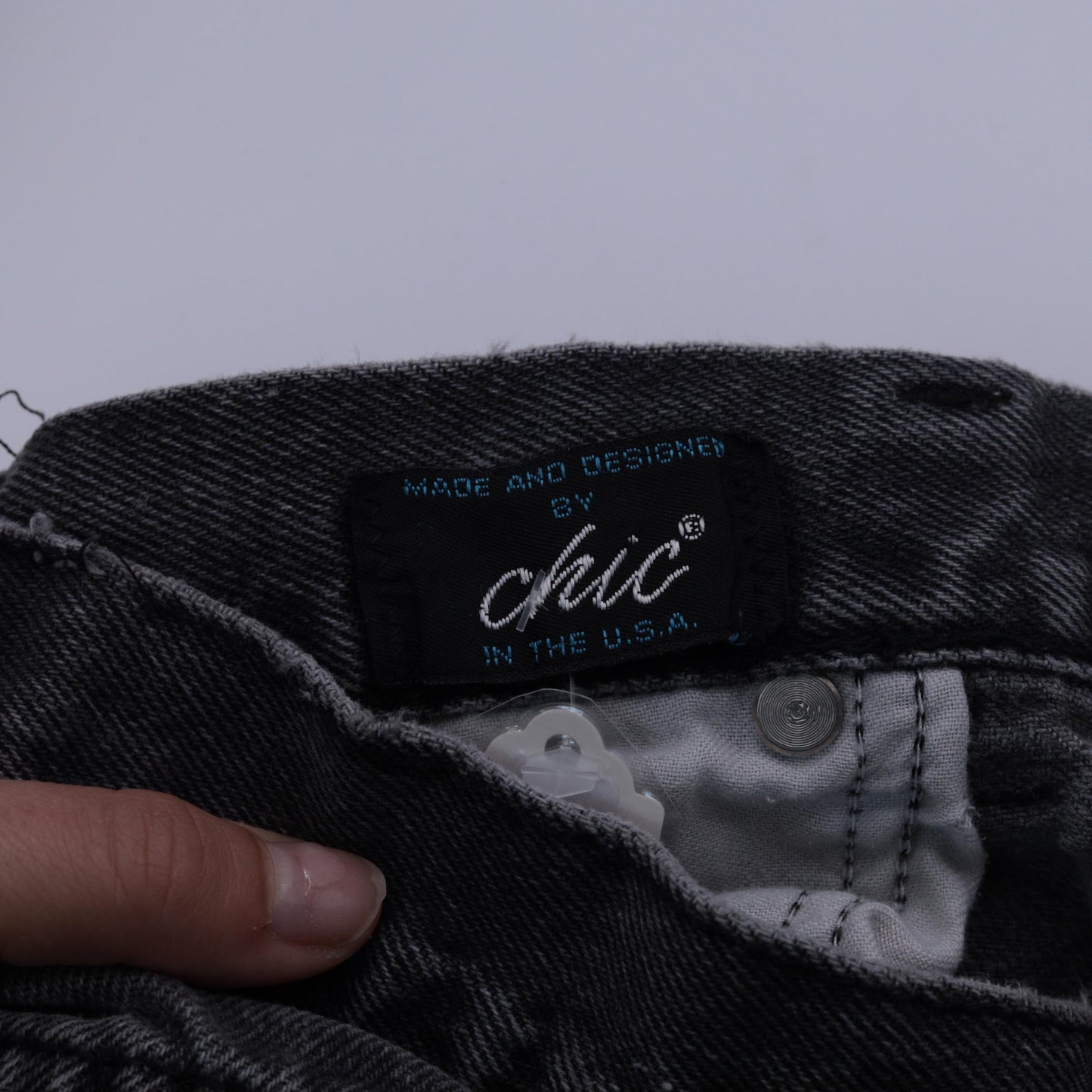 90s Chic Faded Black High-Waisted Tapered Jeans Medium