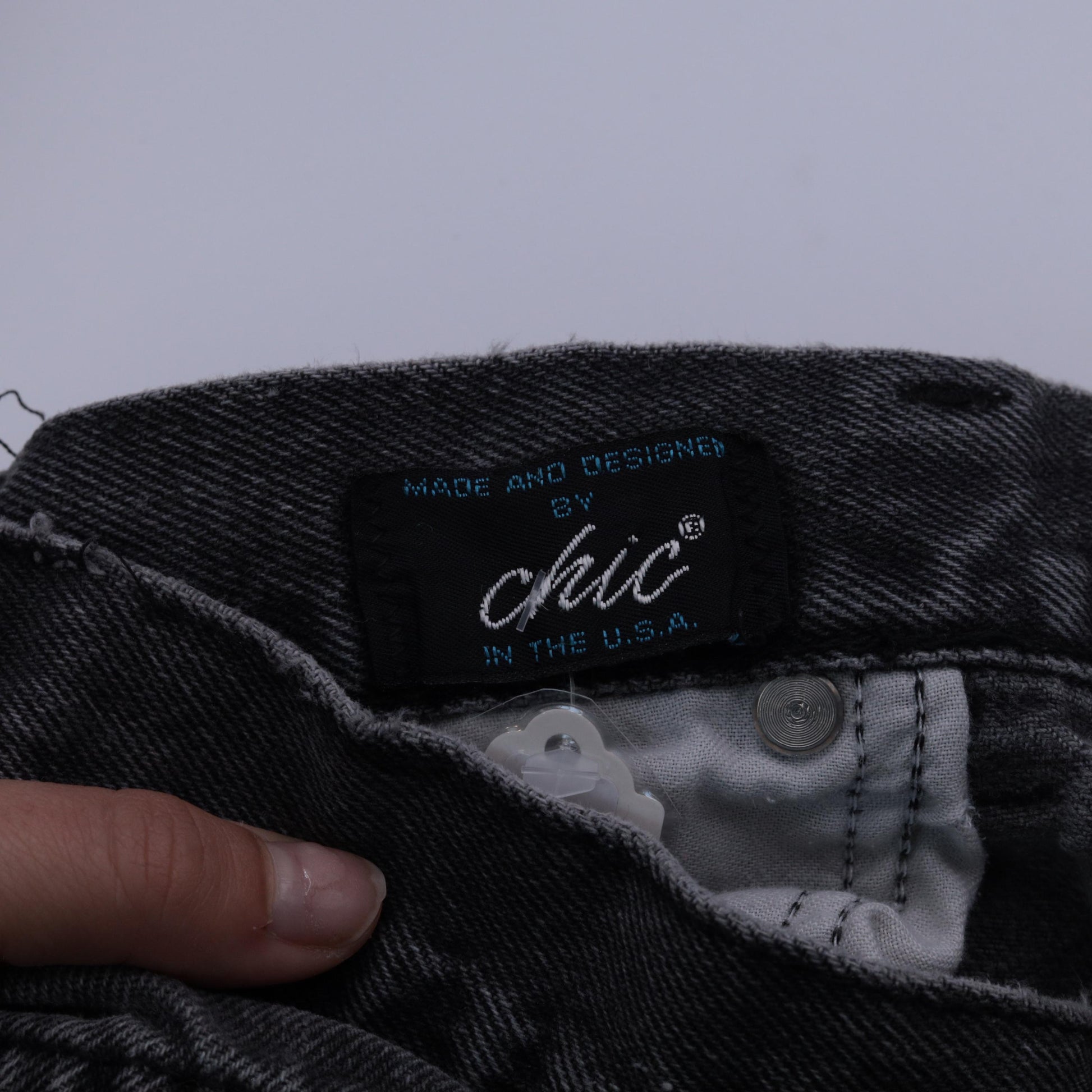 90s Chic Faded Black High-Waisted Tapered Jeans Medium