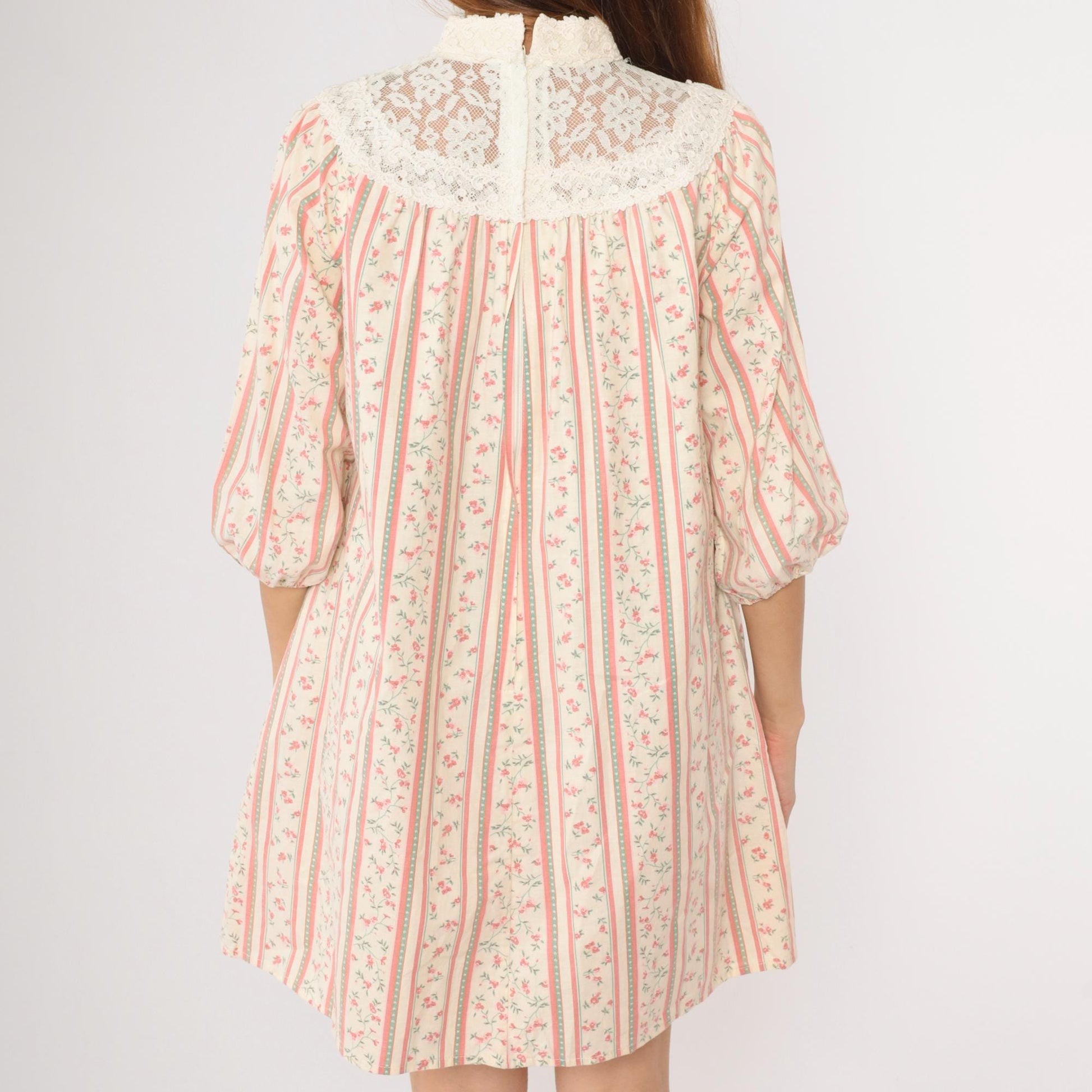 70s Princess Kaiulani Hawaiian Mini Dress Lace Yoke Balloon Sleeve Cream Pink Medium