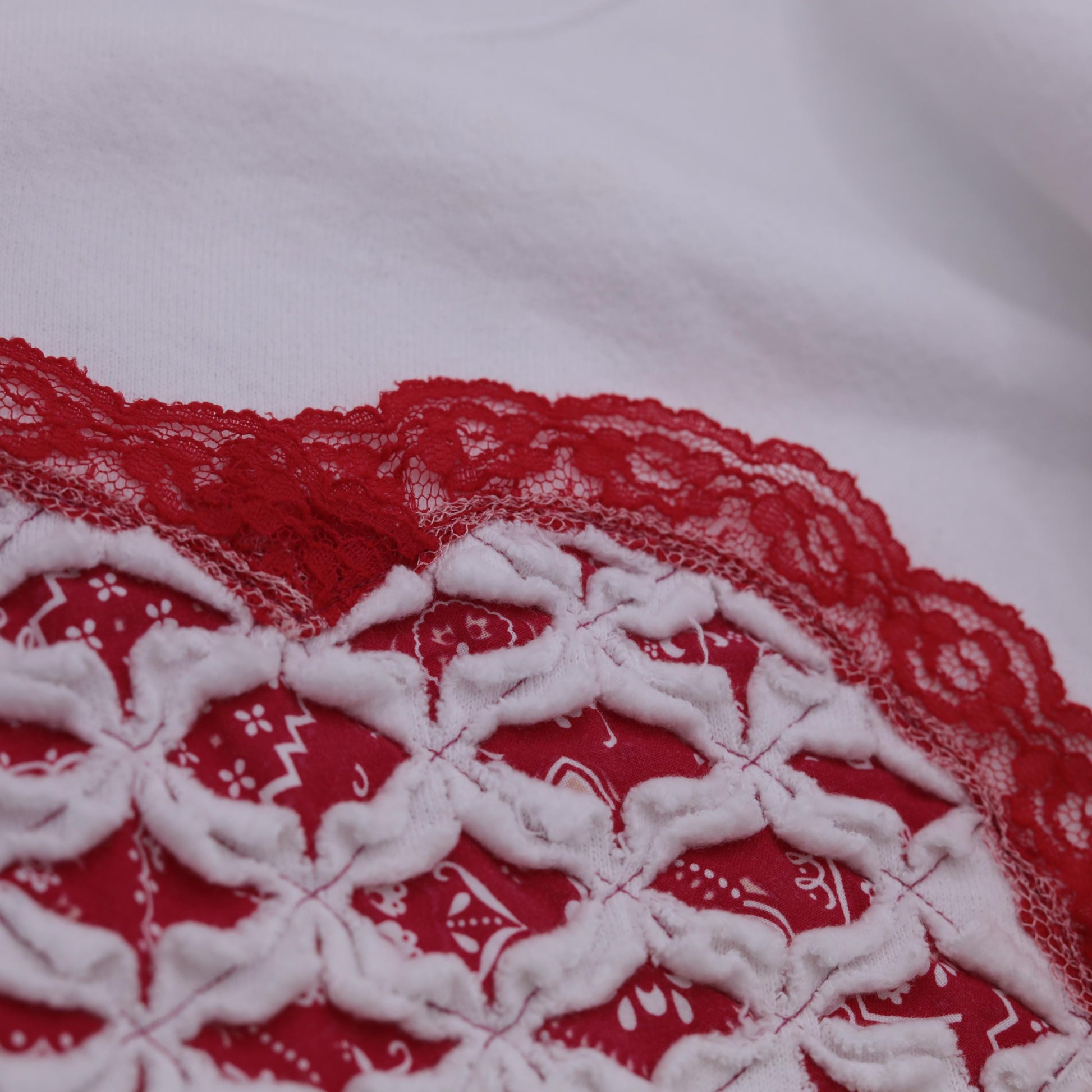 90s Jerzees White Sweatshirt Handkerchief Heart Red Lace Trim Extra Large XXL