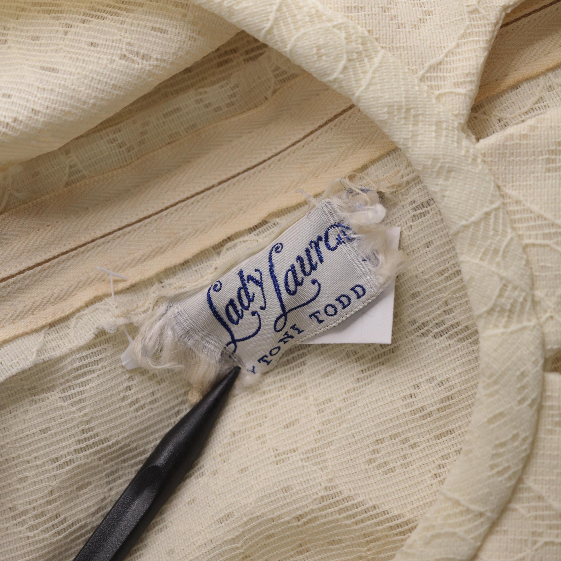 1960s Cream Lace Mini Dress Keyhole Neck Short Sleeve Shift Extra Large
