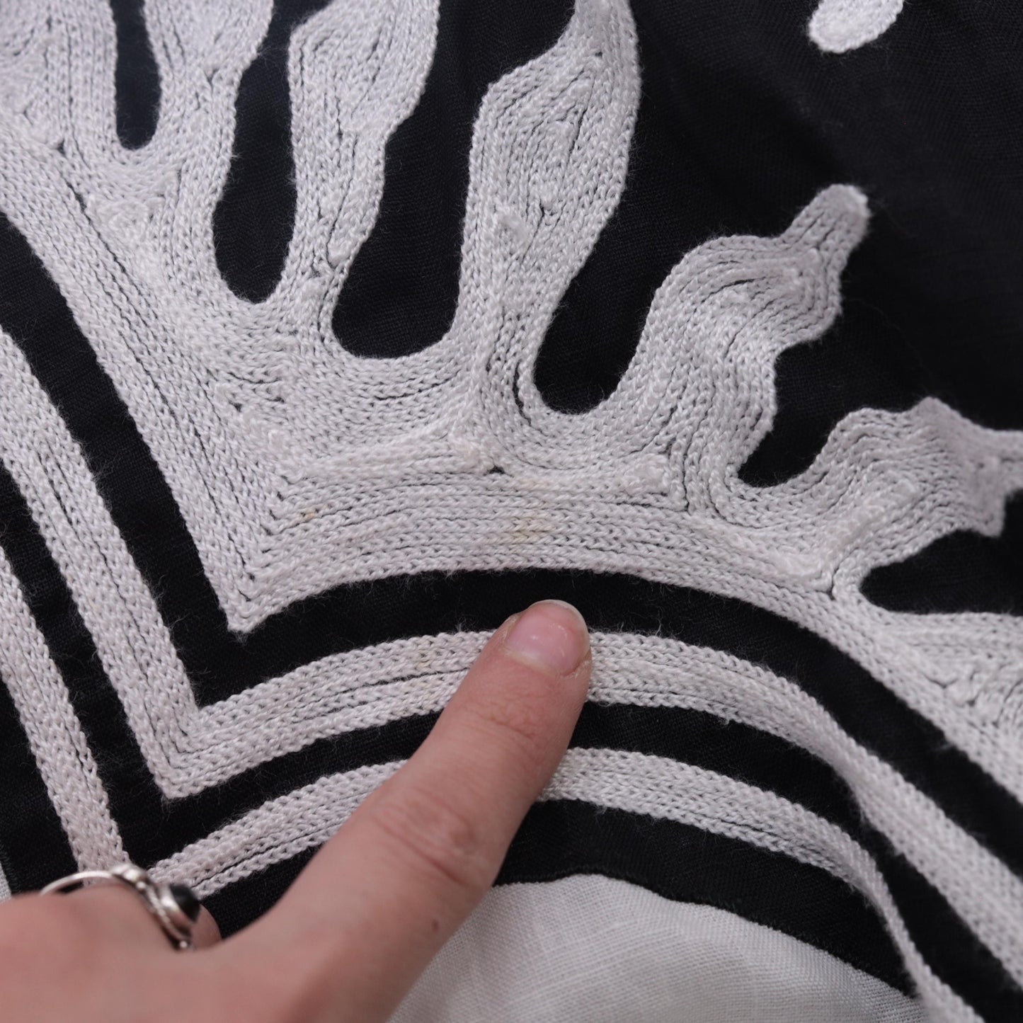90s Byblos Italian Linen Button Up Shirt Black White Embroidered Crest Medium