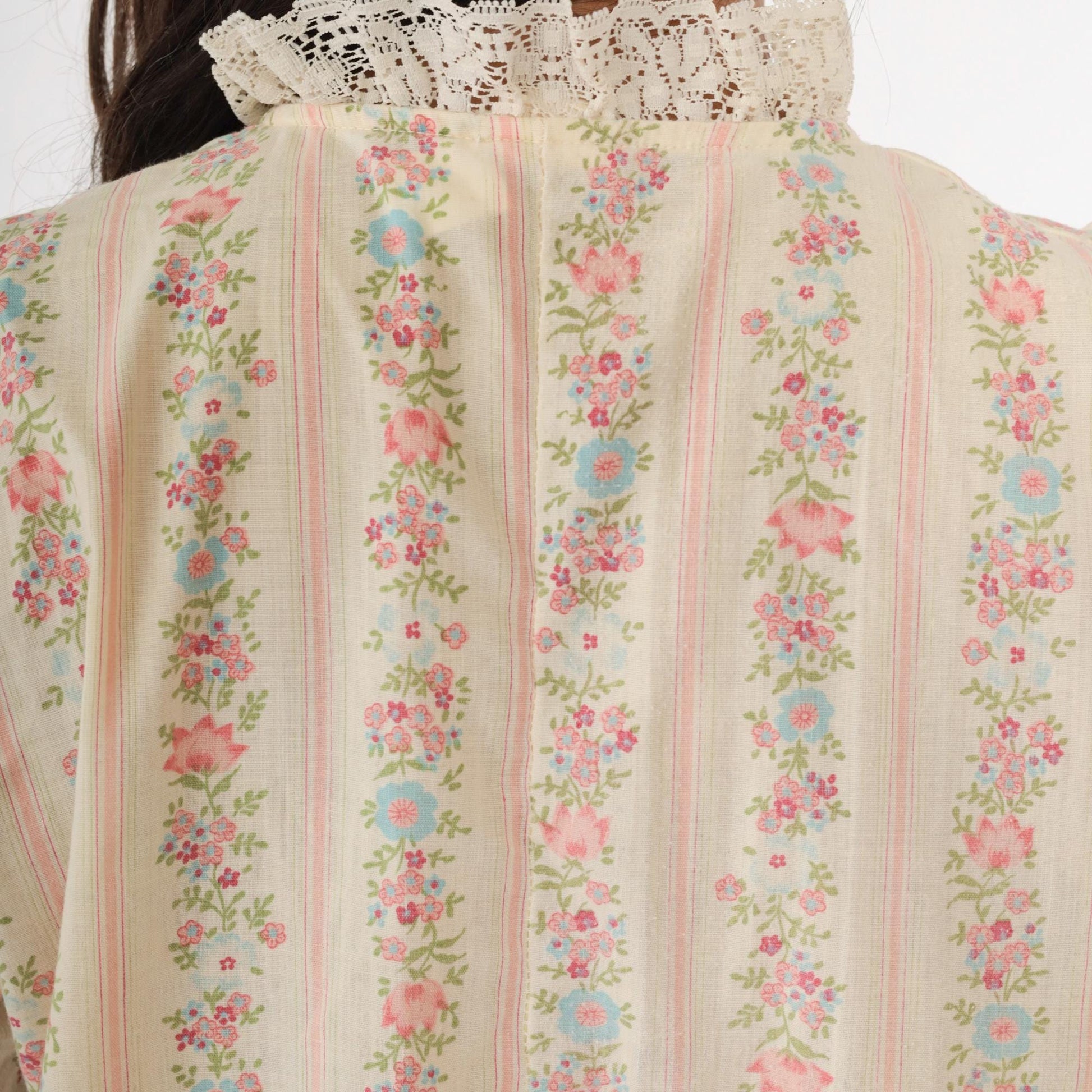 70s Floral Stripe Nightgown Cream Pink Long Sleeve High Neck Lace Trim Medium M