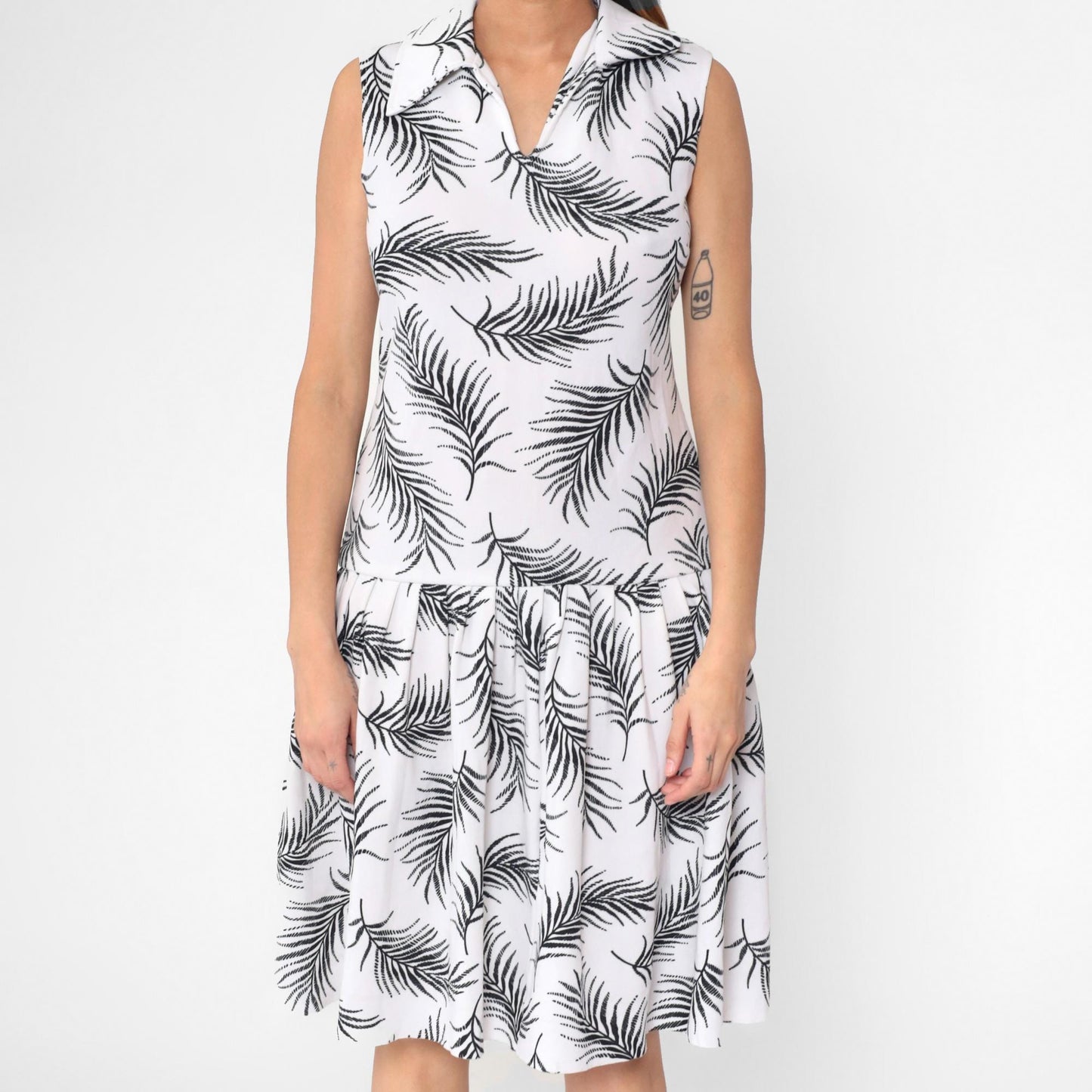 70s White Botanical Leaf Print Midi Dress Drop Waist Pleated Sleeveless Medium