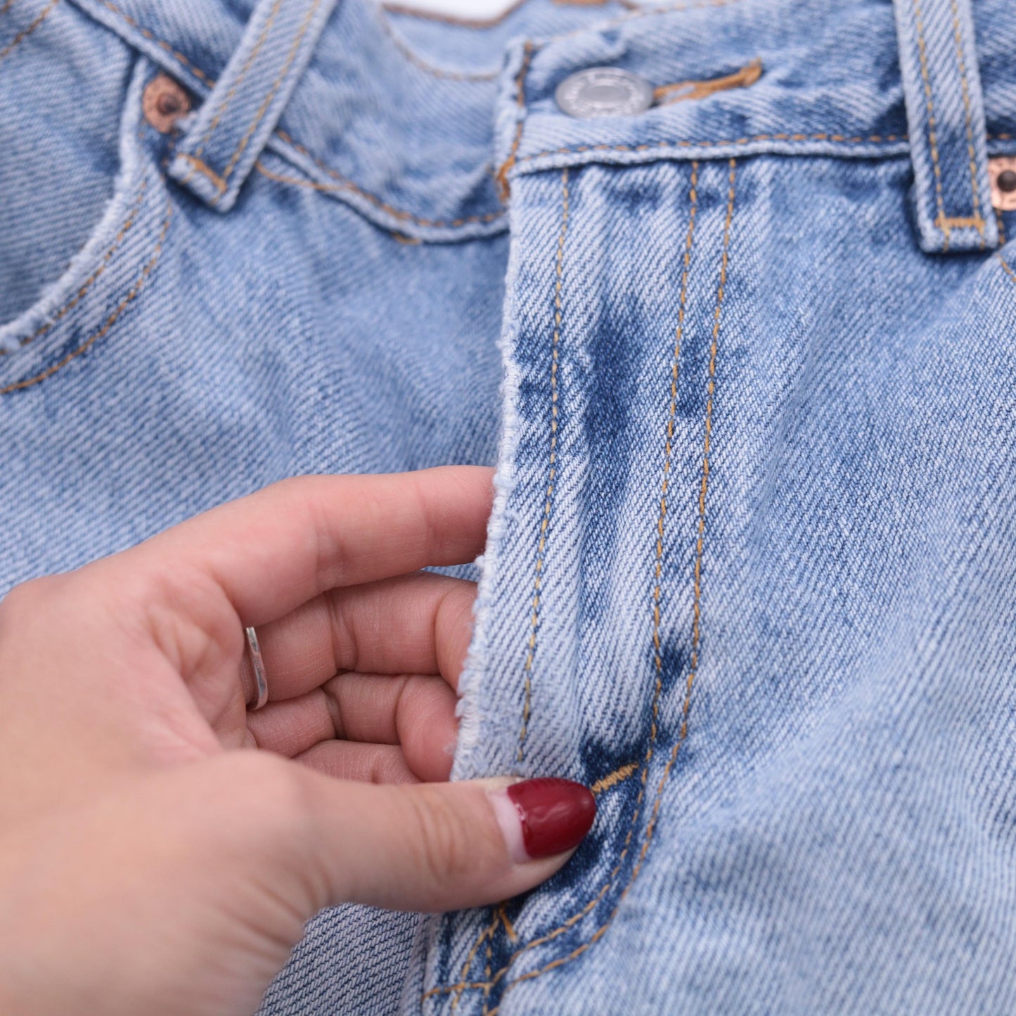Y2K Levi's 569 High-Waisted Denim Shorts Blue Jean Small 28