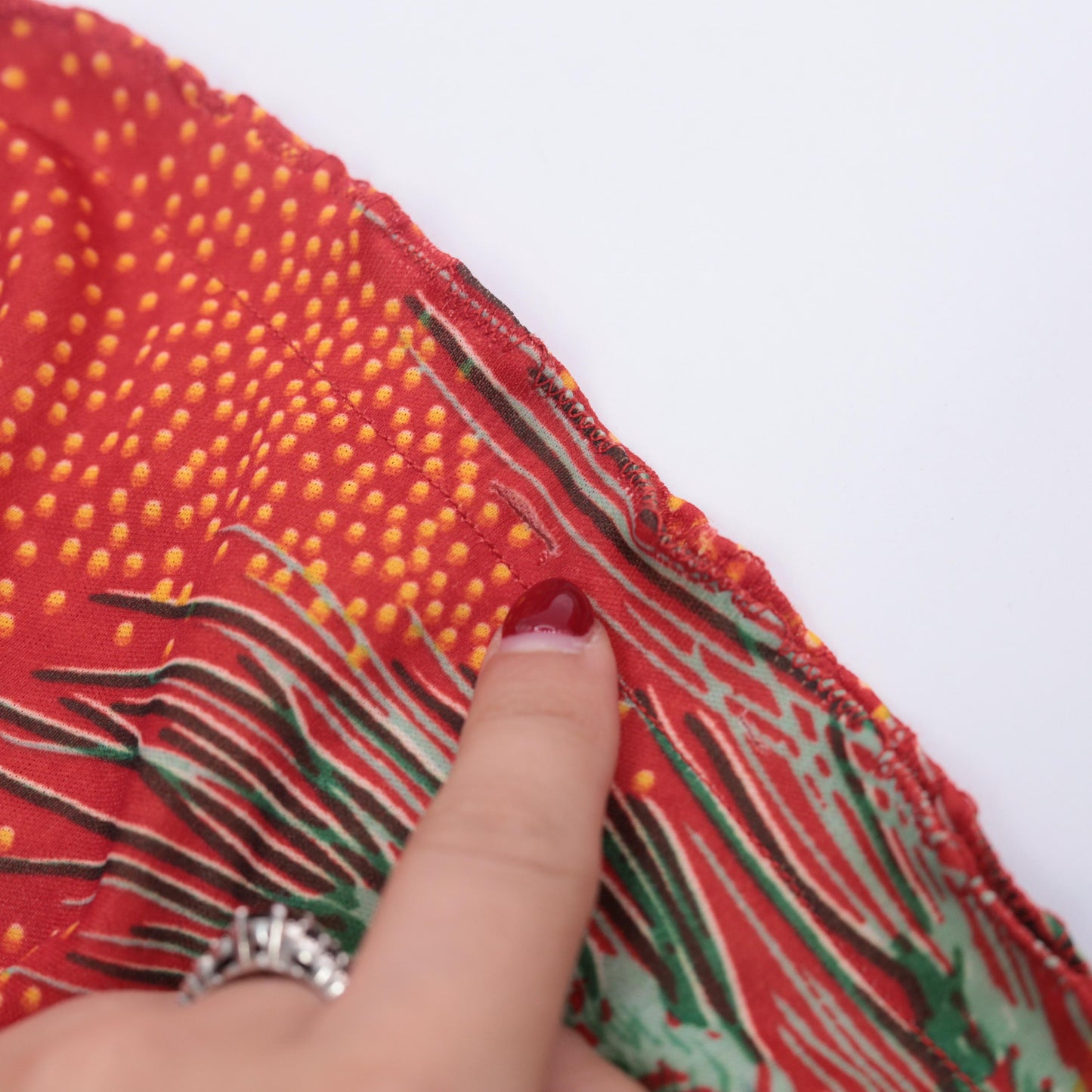 70s Red Floral Blouse V Neck Cap Sleeve Curved Hem Small