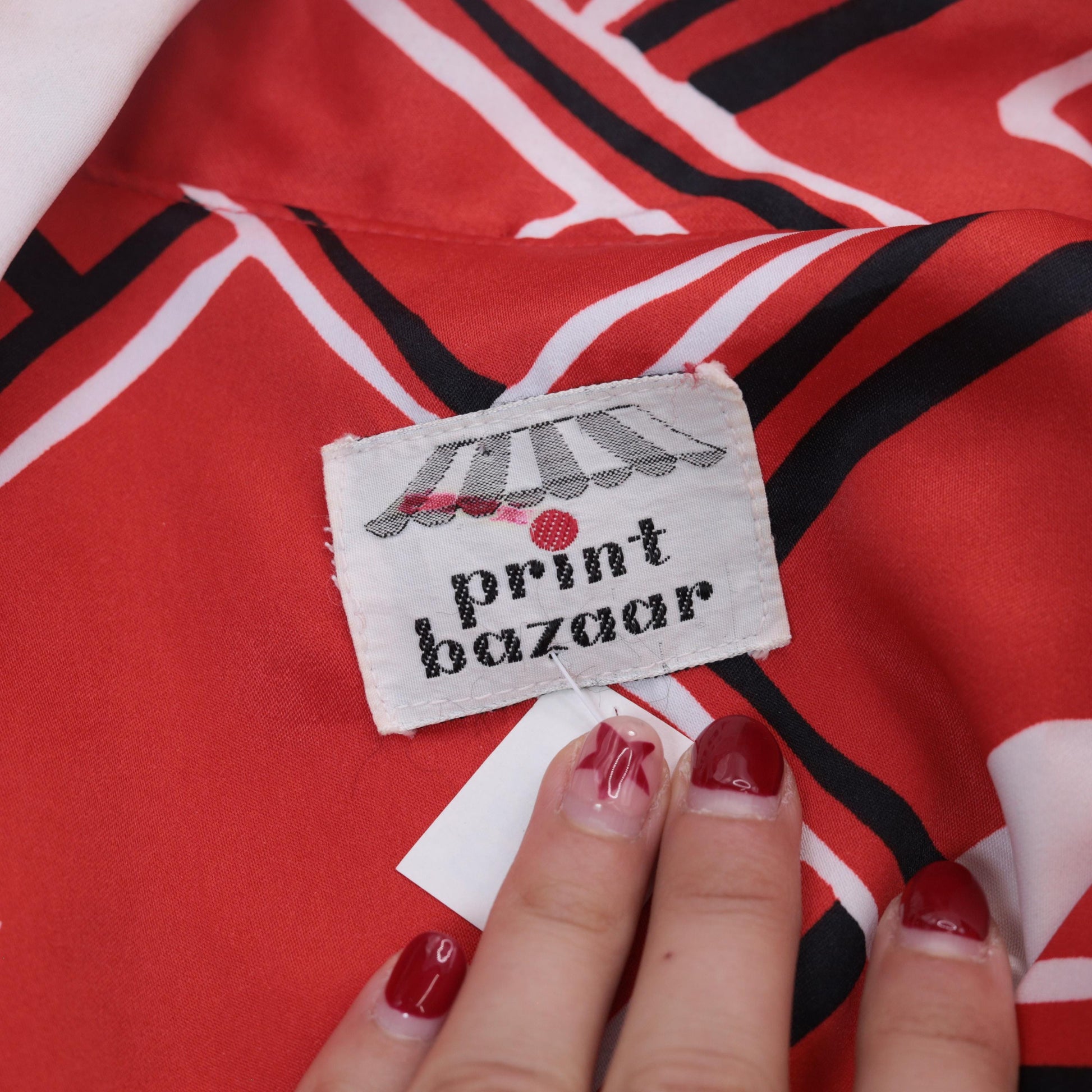 70s Print Bazaar Red Checkered Floral Button-Up Blouse Dagger Collar Medium