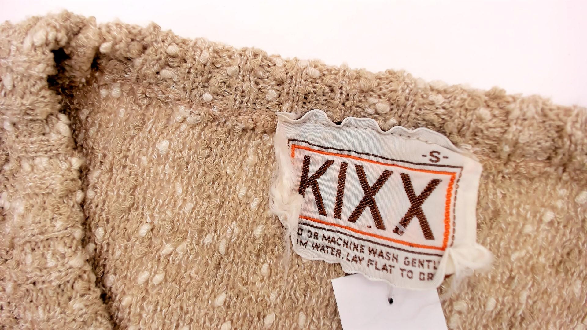 70s Beige Boucle Knit Top V-Neck Puff Sleeve Textured Fitted Small