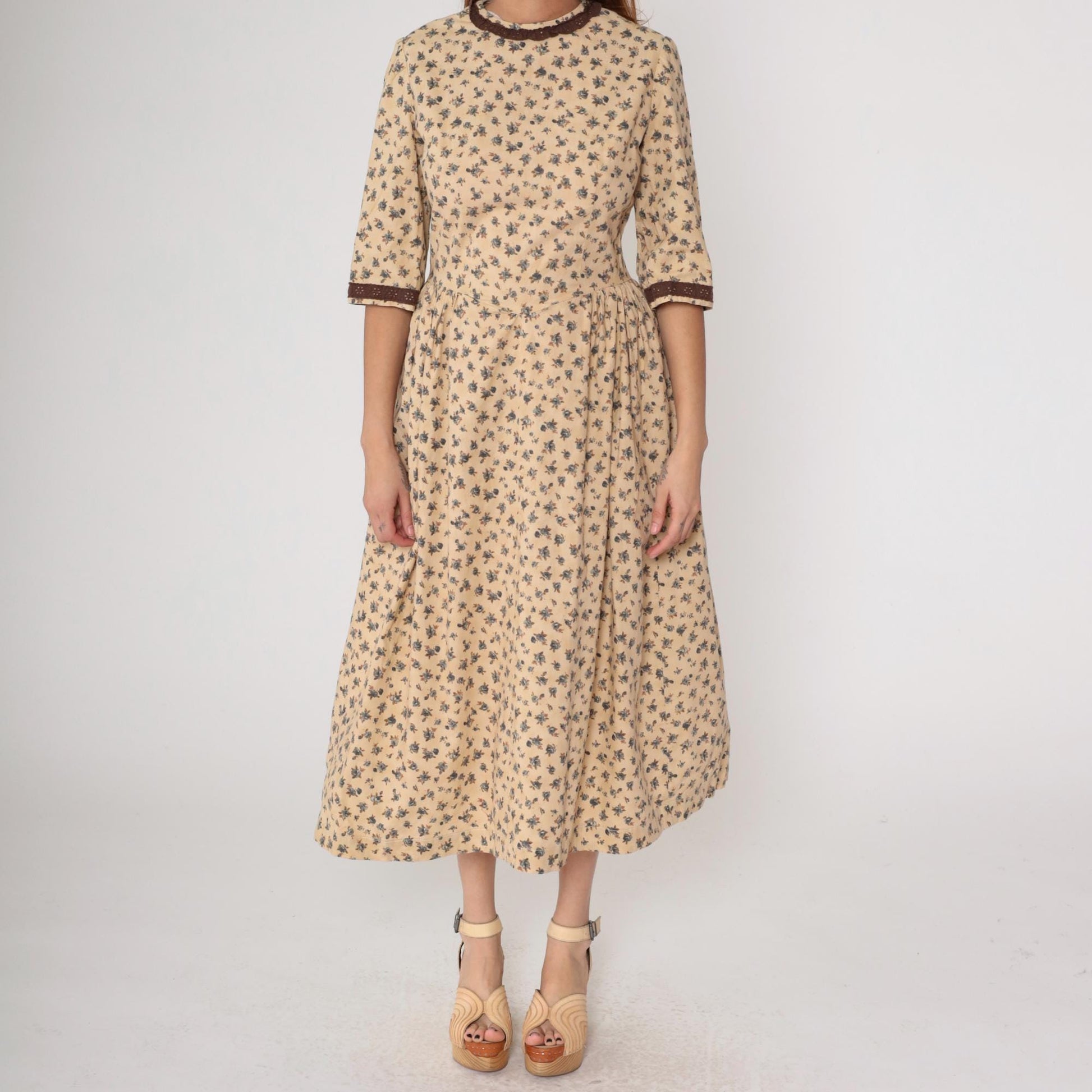 70s Calico Prairie Dress Tan Blue Floral Cotton Midi Medium M