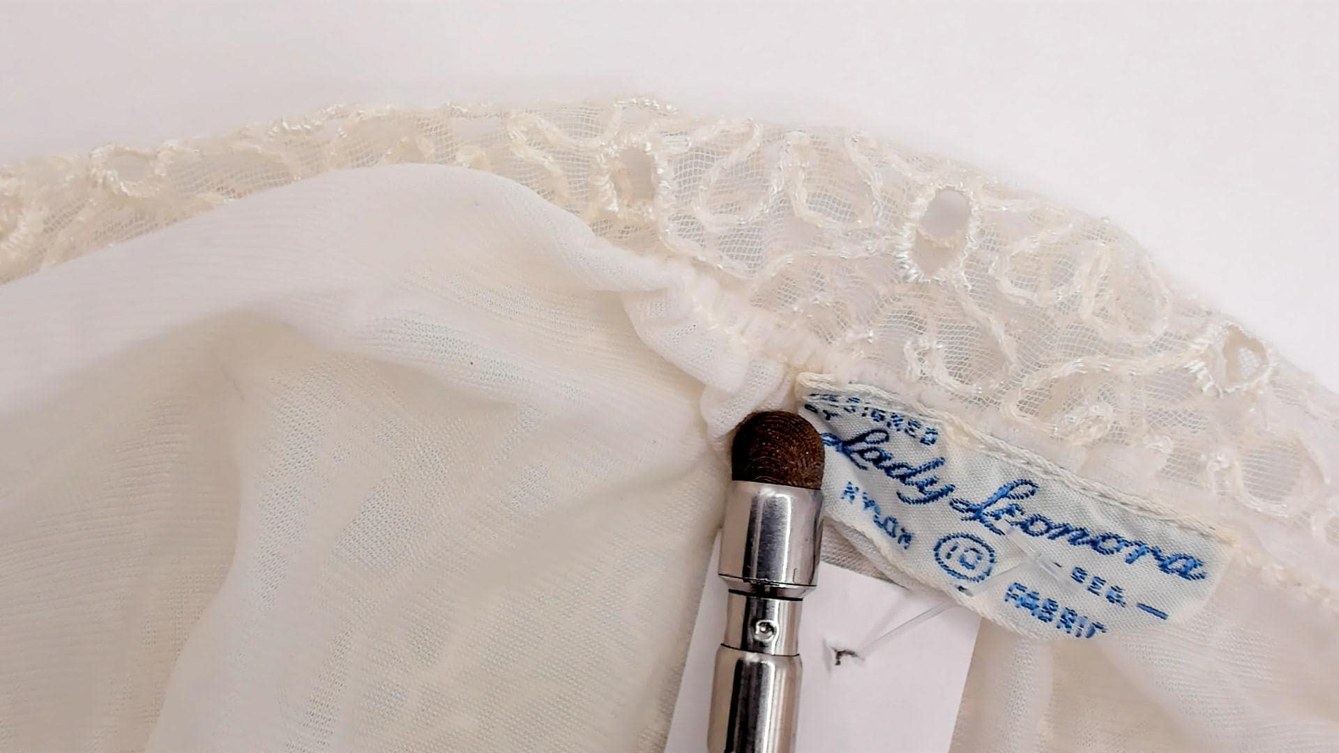 70s Lady Leonora Lace Robe Off-White Nylon Tie-Front Maxi Negligee Small