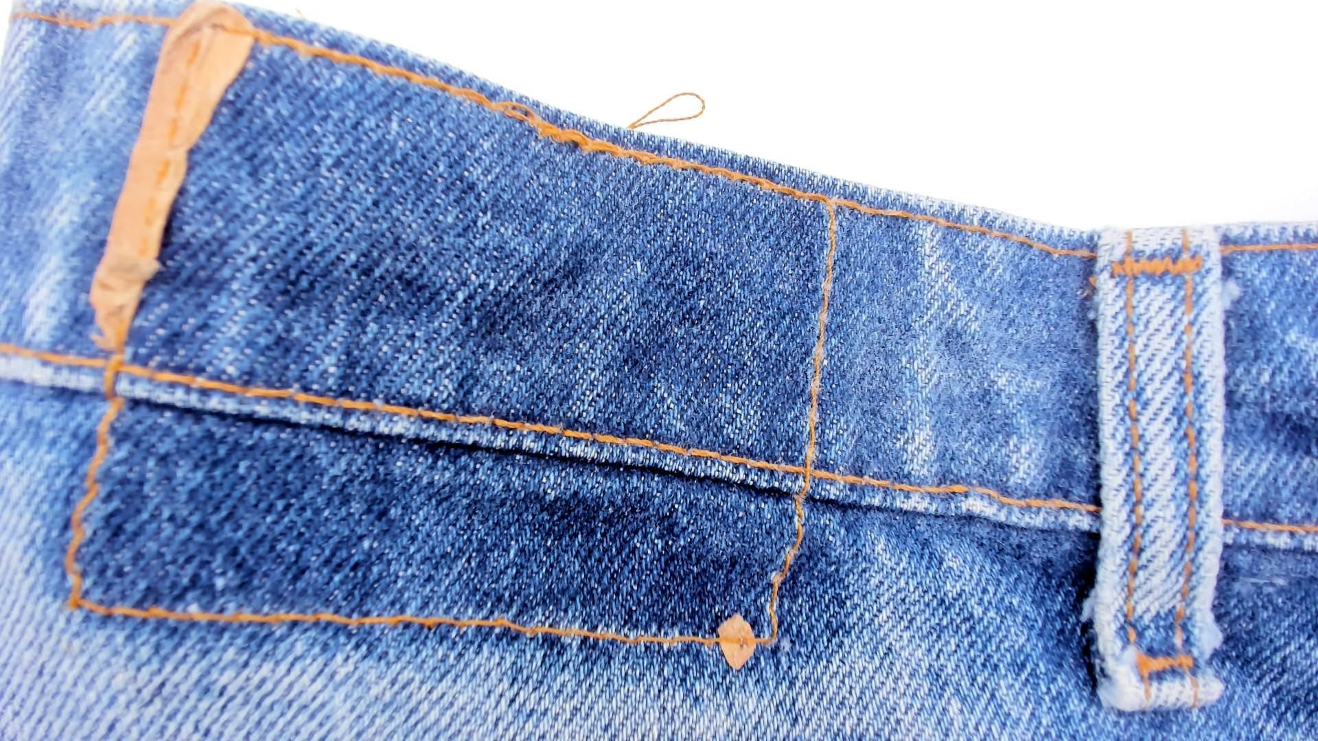 90s Levi's Light Wash Straight Leg Jeans Distressed Denim Size 32
