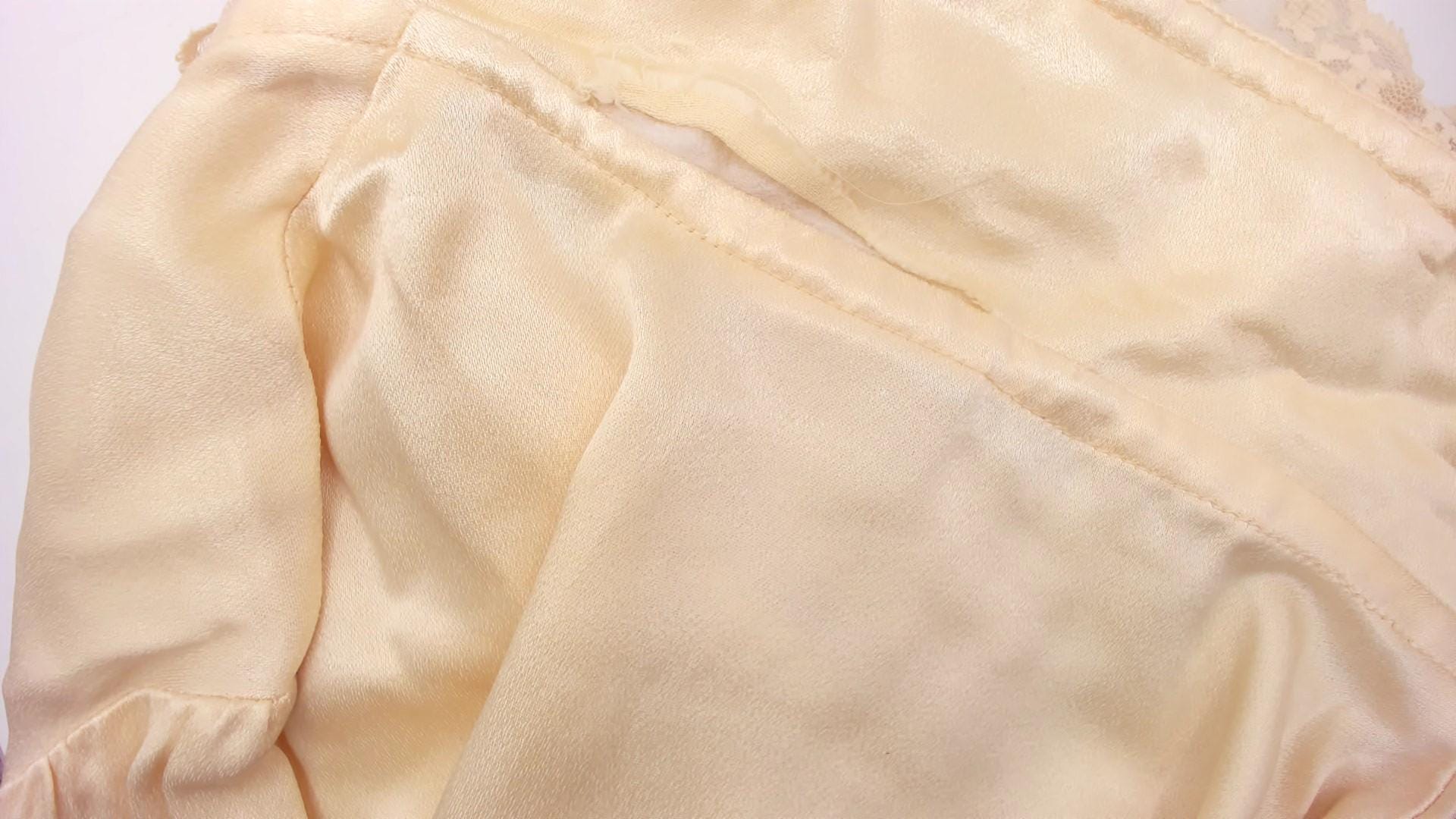 70s Jessica's Gunnies Cream Satin Blouse Puff Sleeve Floral Embroidery Medium